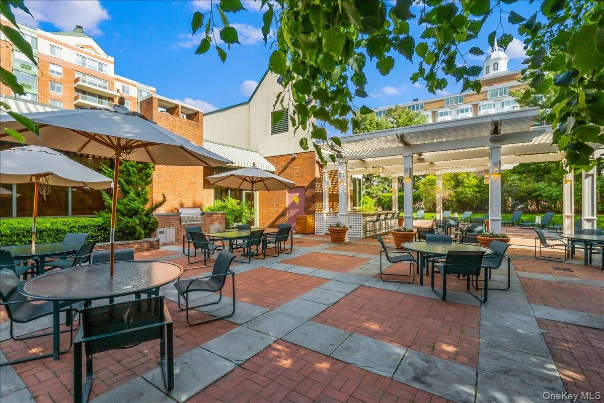 Community Patio & Bar Community Patio & Bar