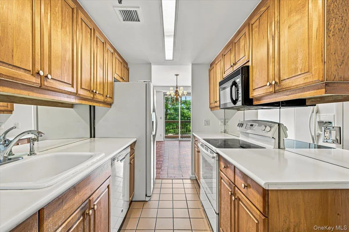 100 Hilton Avenue, Hempstead, NY, 1 Bedroom Bedrooms, 3 Rooms Rooms,1 BathroomBathrooms,Residential,For Rent,Hilton,0,1023624 100 Hilton Avenue, Hempstead, NY, 1 Bedroom Bedrooms, 3 Rooms Rooms,1 BathroomBathrooms,Residential,For Rent,Hilton,0,1023624