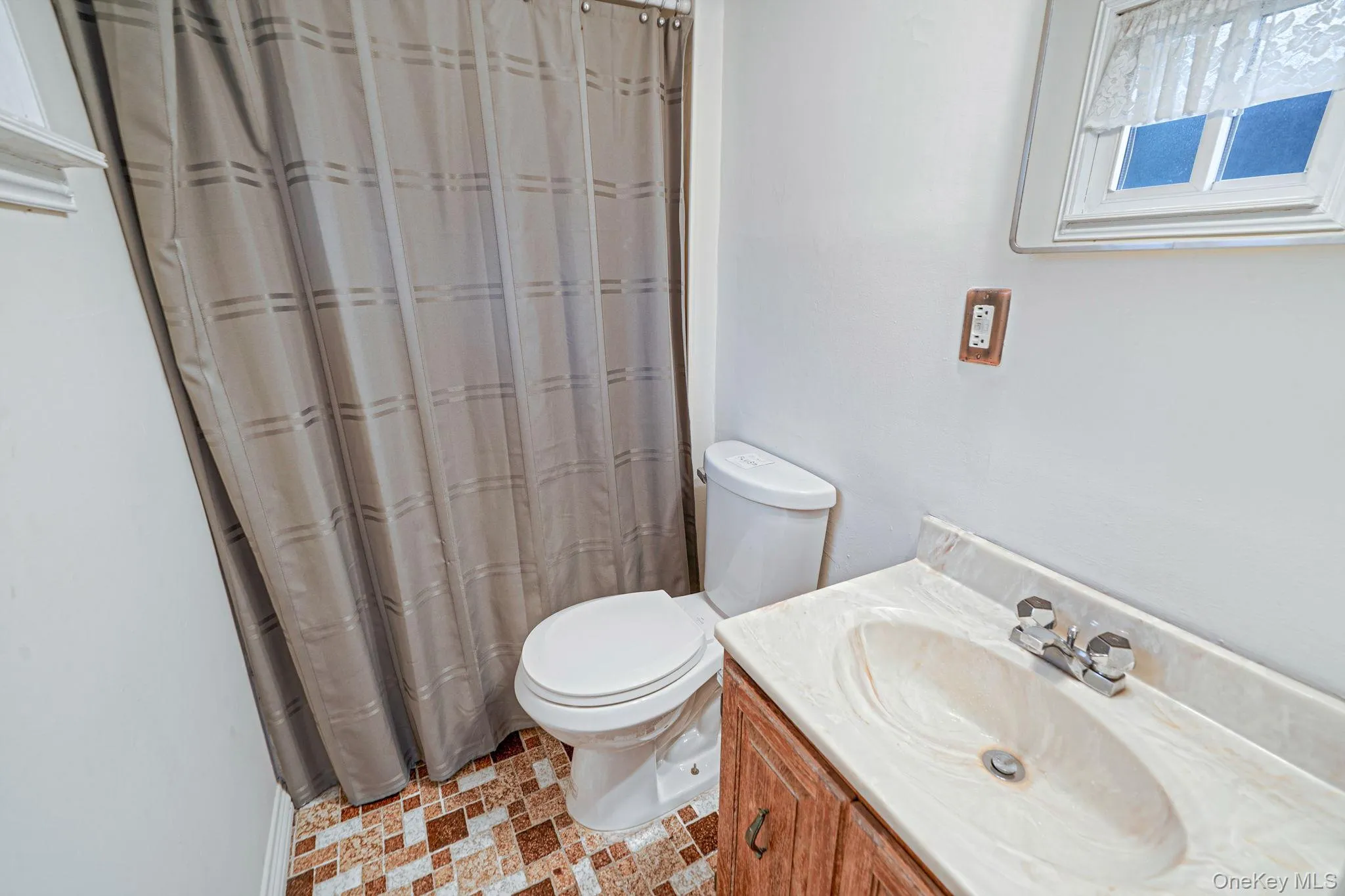 192 Hancock Street, Islip, NY, 4 Bedrooms Bedrooms, 9 Rooms Rooms,2 BathroomsBathrooms,Residential,For Rent,Hancock,0,1023626 192 Hancock Street, Islip, NY, 4 Bedrooms Bedrooms, 9 Rooms Rooms,2 BathroomsBathrooms,Residential,For Rent,Hancock,0,1023626
