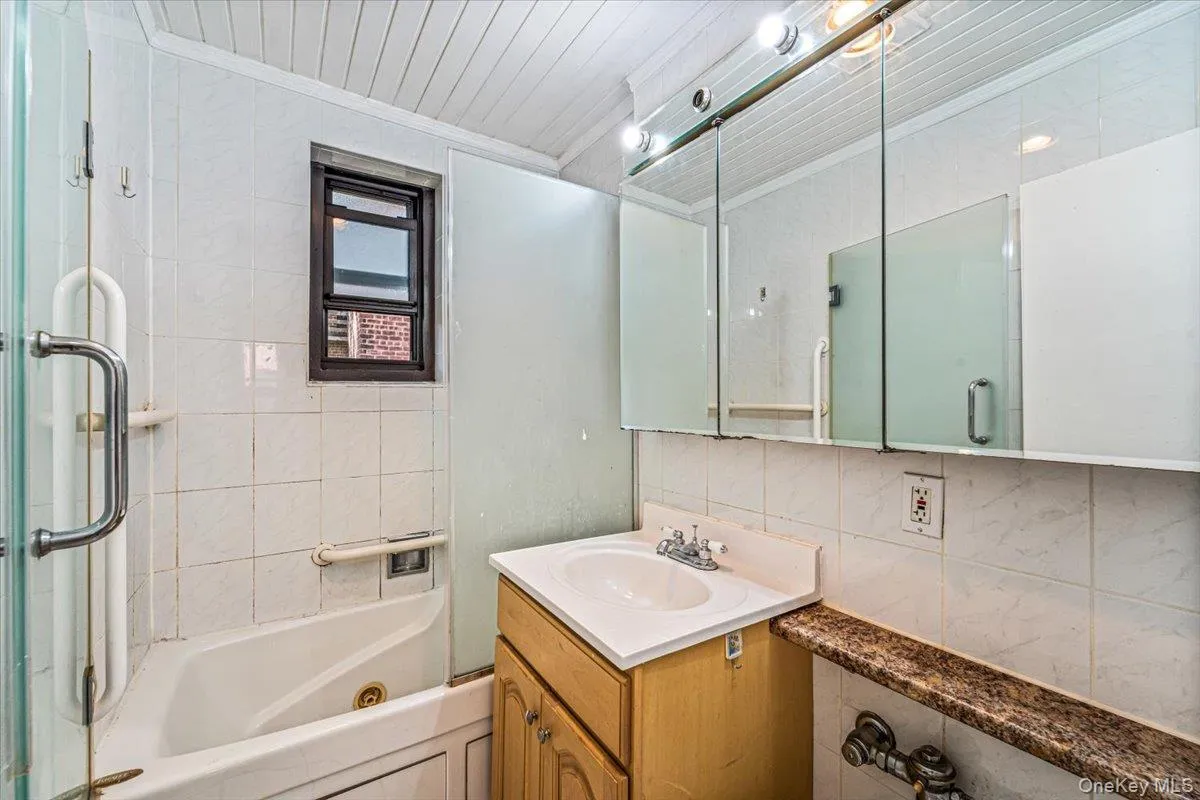 213-08 73rd Avenue, New York, NY, 2 Bedrooms Bedrooms, 4 Rooms Rooms,1 BathroomBathrooms,Residential,For Rent,73rd,0,1023630 213-08 73rd Avenue, New York, NY, 2 Bedrooms Bedrooms, 4 Rooms Rooms,1 BathroomBathrooms,Residential,For Rent,73rd,0,1023630