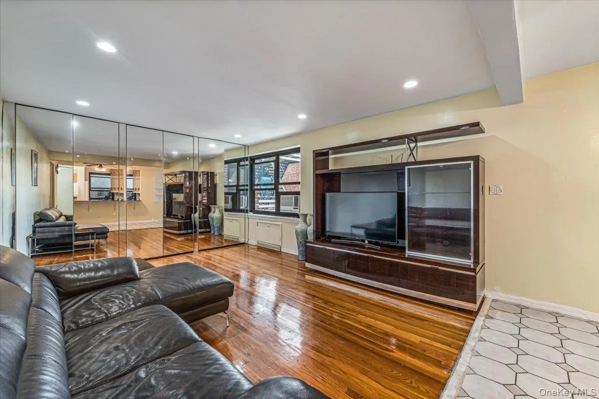 213-08 73rd Avenue, New York, NY, 2 Bedrooms Bedrooms, 4 Rooms Rooms,1 BathroomBathrooms,Residential,For Rent,73rd,0,1023630 213-08 73rd Avenue, New York, NY, 2 Bedrooms Bedrooms, 4 Rooms Rooms,1 BathroomBathrooms,Residential,For Rent,73rd,0,1023630