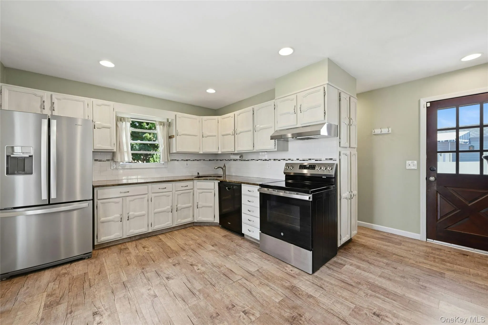 49 Bacon Lane, Babylon, NY, 3 Bedrooms Bedrooms, 5 Rooms Rooms,1 BathroomBathrooms,Residential,For Rent,Bacon,0,1023667 49 Bacon Lane, Babylon, NY, 3 Bedrooms Bedrooms, 5 Rooms Rooms,1 BathroomBathrooms,Residential,For Rent,Bacon,0,1023667