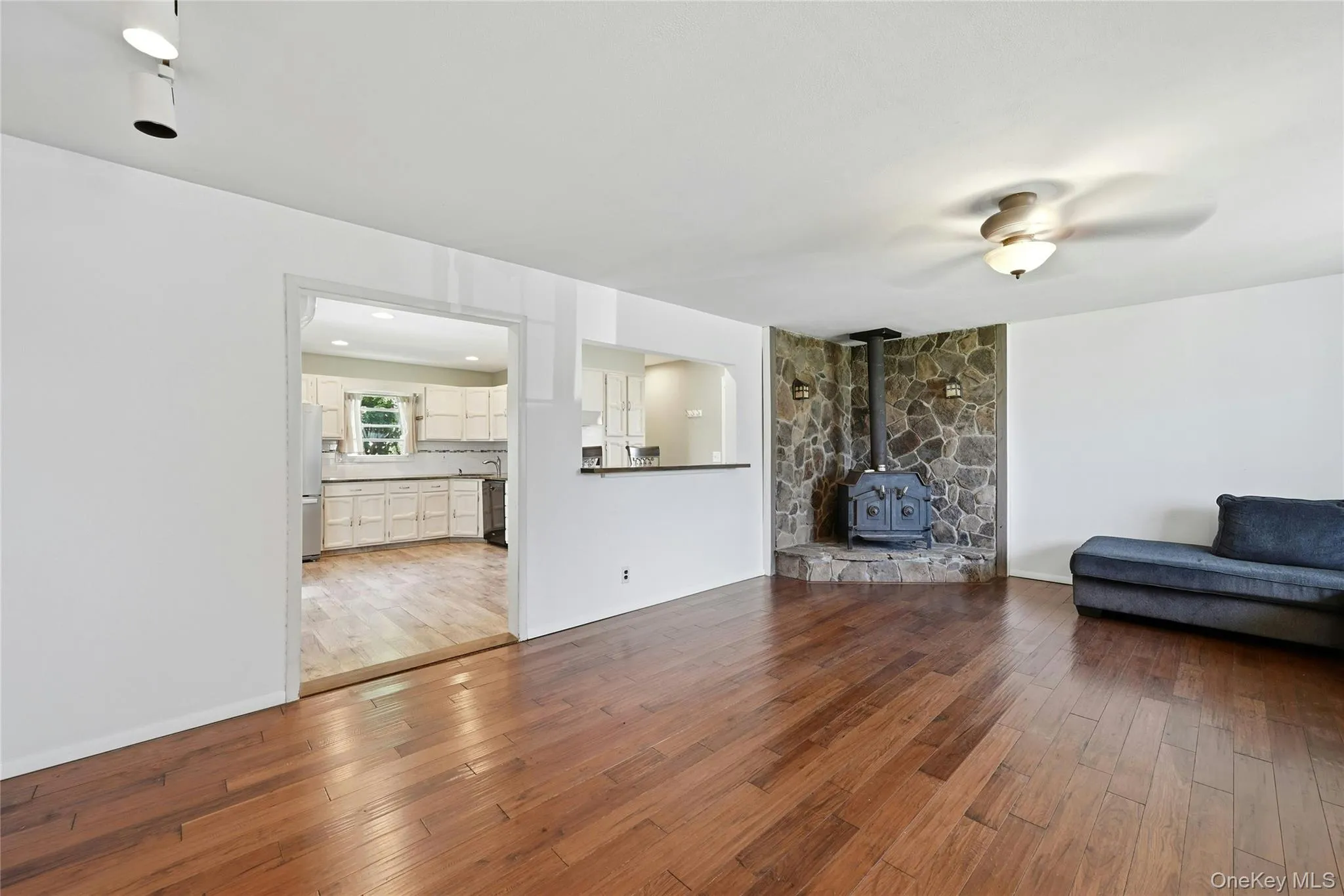 49 Bacon Lane, Babylon, NY, 3 Bedrooms Bedrooms, 5 Rooms Rooms,1 BathroomBathrooms,Residential,For Rent,Bacon,0,1023667 49 Bacon Lane, Babylon, NY, 3 Bedrooms Bedrooms, 5 Rooms Rooms,1 BathroomBathrooms,Residential,For Rent,Bacon,0,1023667