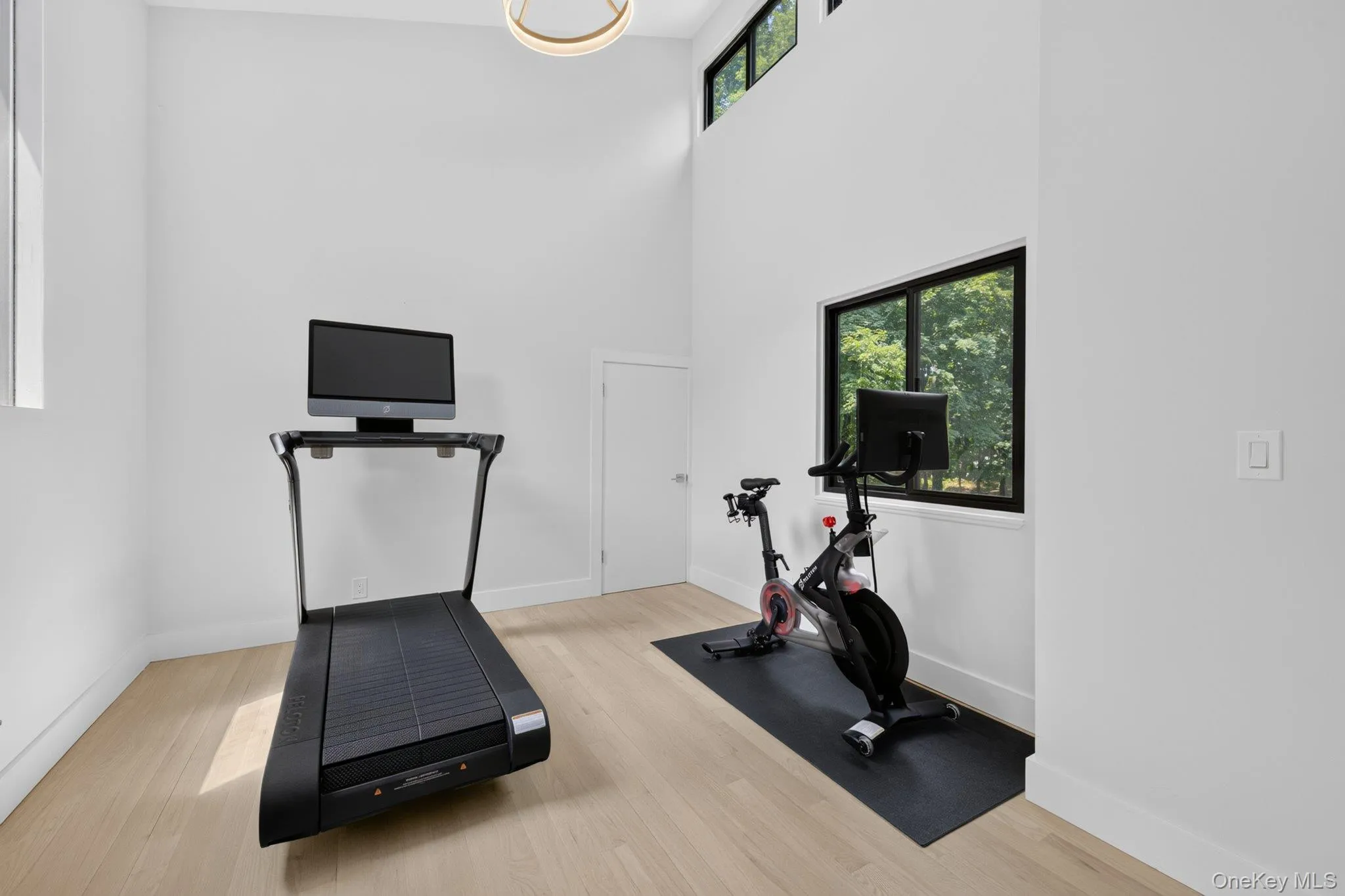 Upstairs Primary Office/Gym Nook Upstairs Primary Office/Gym Nook