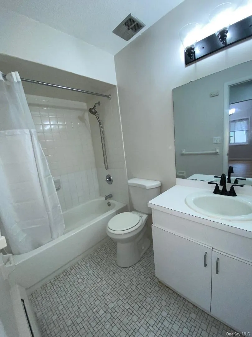 85 Middletown Road, Clarkstown, NY, 1 Bedroom Bedrooms, 4 Rooms Rooms,1 BathroomBathrooms,Residential Lease,For Rent,Middletown,0,1023687 85 Middletown Road, Clarkstown, NY, 1 Bedroom Bedrooms, 4 Rooms Rooms,1 BathroomBathrooms,Residential Lease,For Rent,Middletown,0,1023687