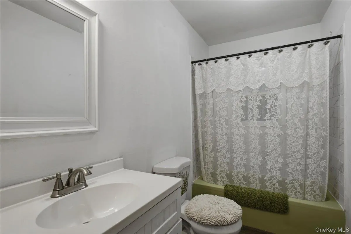 184 Fulton Street, Poughkeepsie, NY, 3 Bedrooms Bedrooms, 8 Rooms Rooms,2 BathroomsBathrooms,Residential,For Rent,Fulton,0,1023691 184 Fulton Street, Poughkeepsie, NY, 3 Bedrooms Bedrooms, 8 Rooms Rooms,2 BathroomsBathrooms,Residential,For Rent,Fulton,0,1023691