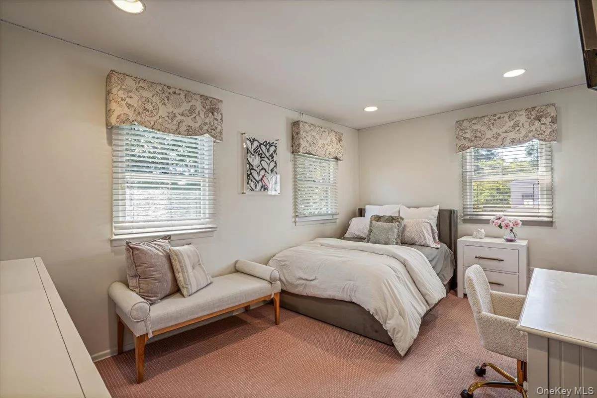 19 Evon Drive, Oyster Bay, NY, 4 Bedrooms Bedrooms, 8 Rooms Rooms,2 BathroomsBathrooms,Residential,For Rent,Evon,0,1023692 19 Evon Drive, Oyster Bay, NY, 4 Bedrooms Bedrooms, 8 Rooms Rooms,2 BathroomsBathrooms,Residential,For Rent,Evon,0,1023692