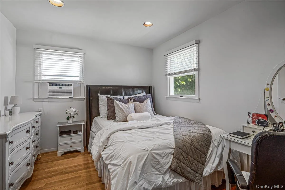 19 Evon Drive, Oyster Bay, NY, 4 Bedrooms Bedrooms, 8 Rooms Rooms,2 BathroomsBathrooms,Residential,For Rent,Evon,0,1023692 19 Evon Drive, Oyster Bay, NY, 4 Bedrooms Bedrooms, 8 Rooms Rooms,2 BathroomsBathrooms,Residential,For Rent,Evon,0,1023692