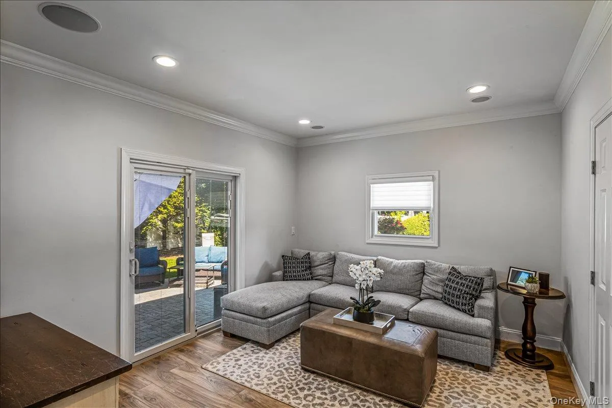 19 Evon Drive, Oyster Bay, NY, 4 Bedrooms Bedrooms, 8 Rooms Rooms,2 BathroomsBathrooms,Residential,For Rent,Evon,0,1023692 19 Evon Drive, Oyster Bay, NY, 4 Bedrooms Bedrooms, 8 Rooms Rooms,2 BathroomsBathrooms,Residential,For Rent,Evon,0,1023692