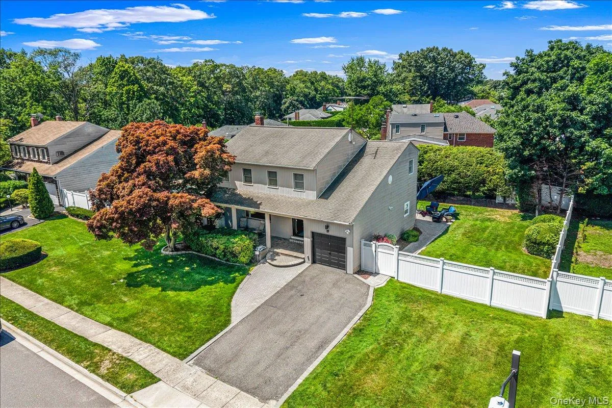 19 Evon Drive, Oyster Bay, NY, 4 Bedrooms Bedrooms, 8 Rooms Rooms,2 BathroomsBathrooms,Residential,For Rent,Evon,0,1023692 19 Evon Drive, Oyster Bay, NY, 4 Bedrooms Bedrooms, 8 Rooms Rooms,2 BathroomsBathrooms,Residential,For Rent,Evon,0,1023692