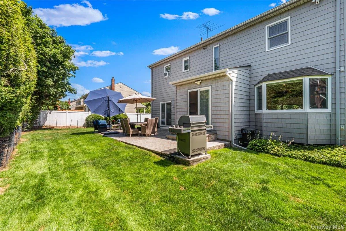 19 Evon Drive, Oyster Bay, NY, 4 Bedrooms Bedrooms, 8 Rooms Rooms,2 BathroomsBathrooms,Residential,For Rent,Evon,0,1023692 19 Evon Drive, Oyster Bay, NY, 4 Bedrooms Bedrooms, 8 Rooms Rooms,2 BathroomsBathrooms,Residential,For Rent,Evon,0,1023692