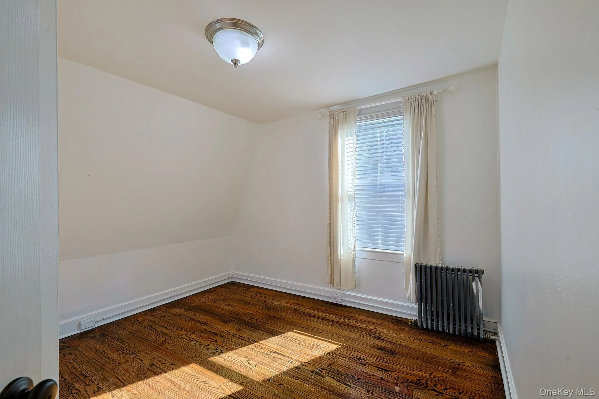 26 Hillside Avenue, Tuxedo, NY, 3 Bedrooms Bedrooms, 8 Rooms Rooms,1 BathroomBathrooms,Residential,For Rent,Hillside,0,1023697 26 Hillside Avenue, Tuxedo, NY, 3 Bedrooms Bedrooms, 8 Rooms Rooms,1 BathroomBathrooms,Residential,For Rent,Hillside,0,1023697