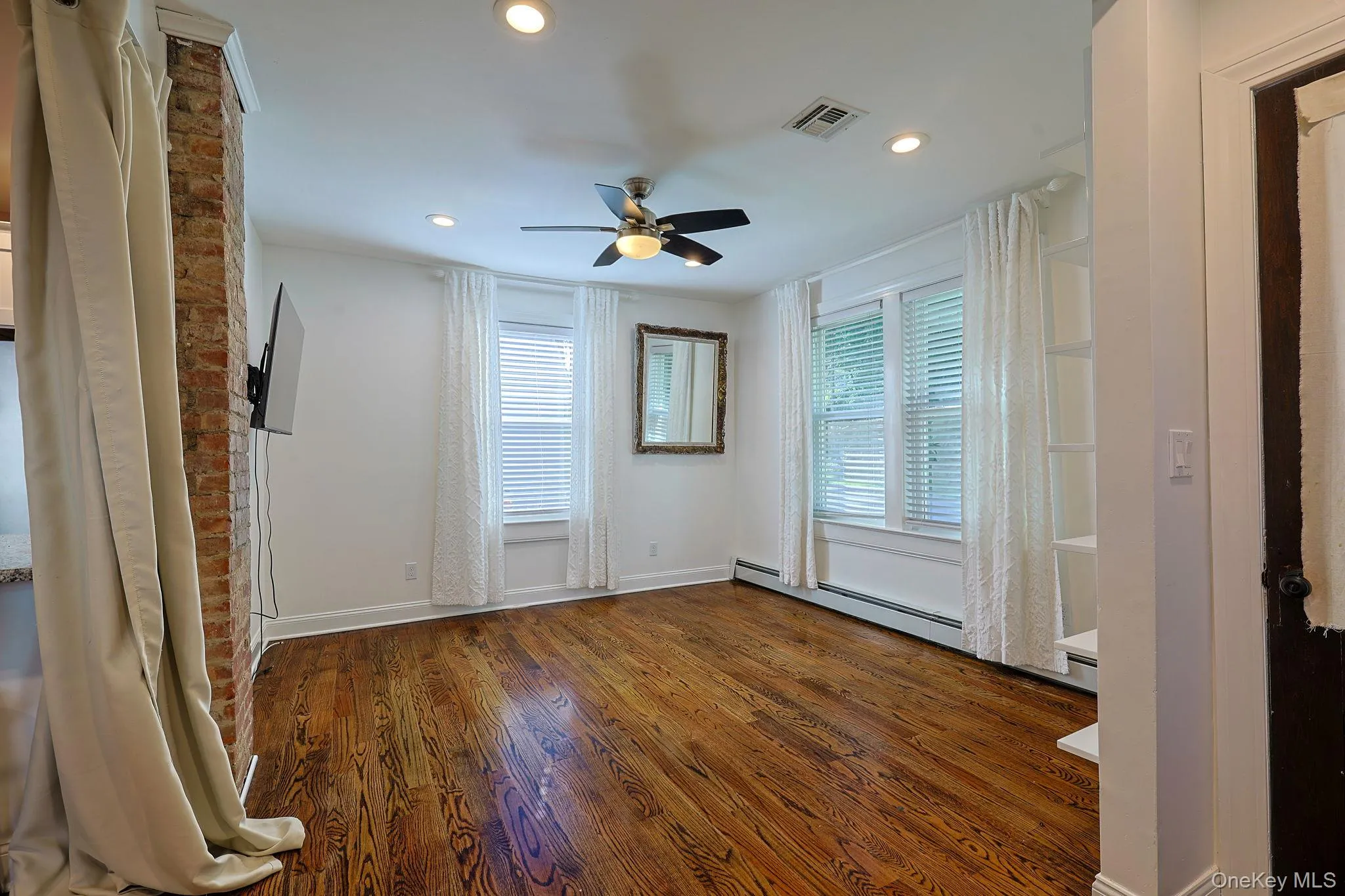 26 Hillside Avenue, Tuxedo, NY, 3 Bedrooms Bedrooms, 8 Rooms Rooms,1 BathroomBathrooms,Residential,For Rent,Hillside,0,1023697 26 Hillside Avenue, Tuxedo, NY, 3 Bedrooms Bedrooms, 8 Rooms Rooms,1 BathroomBathrooms,Residential,For Rent,Hillside,0,1023697