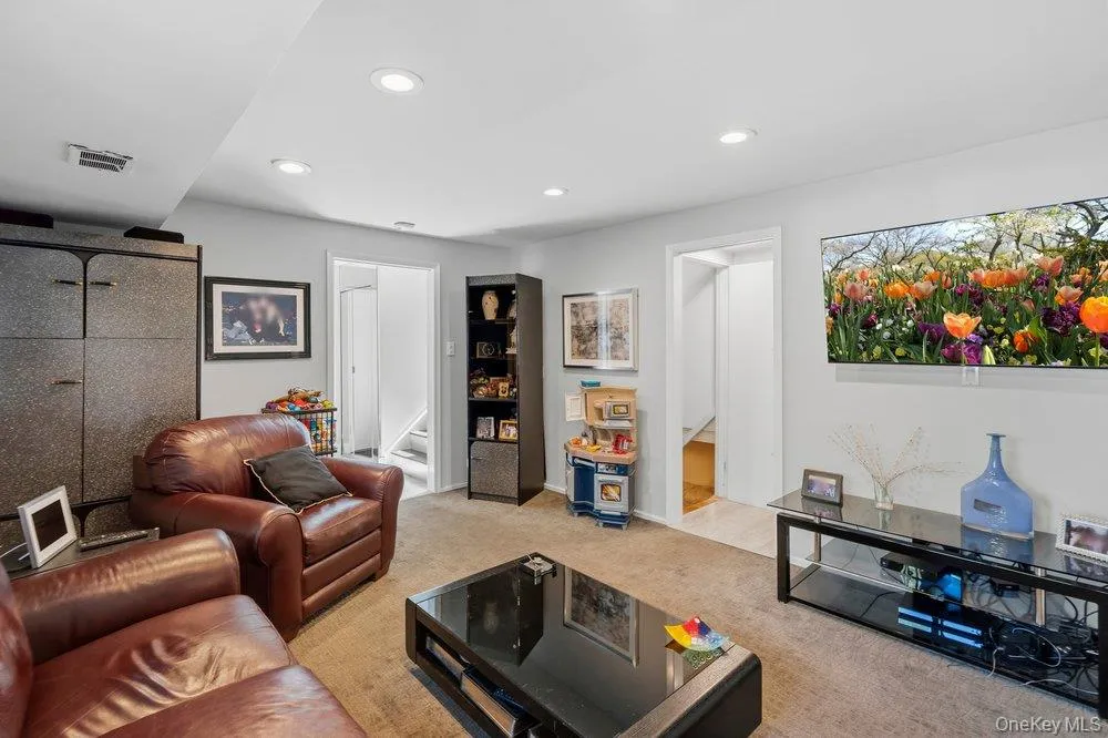 3 Nora Lane, Oyster Bay, NY, 3 Bedrooms Bedrooms, 9 Rooms Rooms,2 BathroomsBathrooms,Residential,For Rent,Nora,0,1023705 3 Nora Lane, Oyster Bay, NY, 3 Bedrooms Bedrooms, 9 Rooms Rooms,2 BathroomsBathrooms,Residential,For Rent,Nora,0,1023705