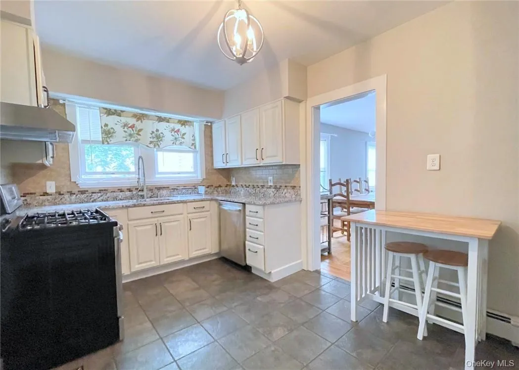 306 Soundview Avenue, Mamaroneck, NY, 3 Bedrooms Bedrooms, 7 Rooms Rooms,1 BathroomBathrooms,Residential Lease,For Rent,Soundview,0,1023713 306 Soundview Avenue, Mamaroneck, NY, 3 Bedrooms Bedrooms, 7 Rooms Rooms,1 BathroomBathrooms,Residential Lease,For Rent,Soundview,0,1023713