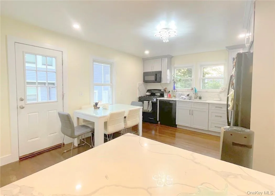 313 Stanley Avenue, Mamaroneck, NY, 2 Bedrooms Bedrooms, 5 Rooms Rooms,1 BathroomBathrooms,Residential Lease,For Rent,Stanley,0,1023714 313 Stanley Avenue, Mamaroneck, NY, 2 Bedrooms Bedrooms, 5 Rooms Rooms,1 BathroomBathrooms,Residential Lease,For Rent,Stanley,0,1023714