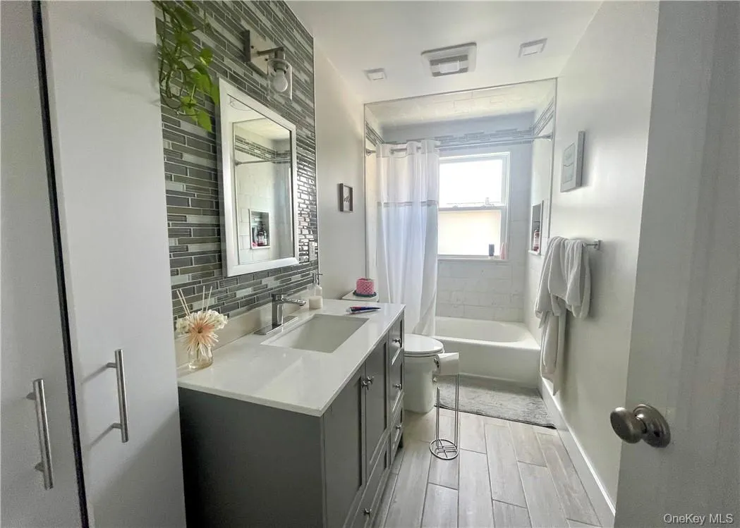 313 Stanley Avenue, Mamaroneck, NY, 2 Bedrooms Bedrooms, 5 Rooms Rooms,1 BathroomBathrooms,Residential Lease,For Rent,Stanley,0,1023714 313 Stanley Avenue, Mamaroneck, NY, 2 Bedrooms Bedrooms, 5 Rooms Rooms,1 BathroomBathrooms,Residential Lease,For Rent,Stanley,0,1023714