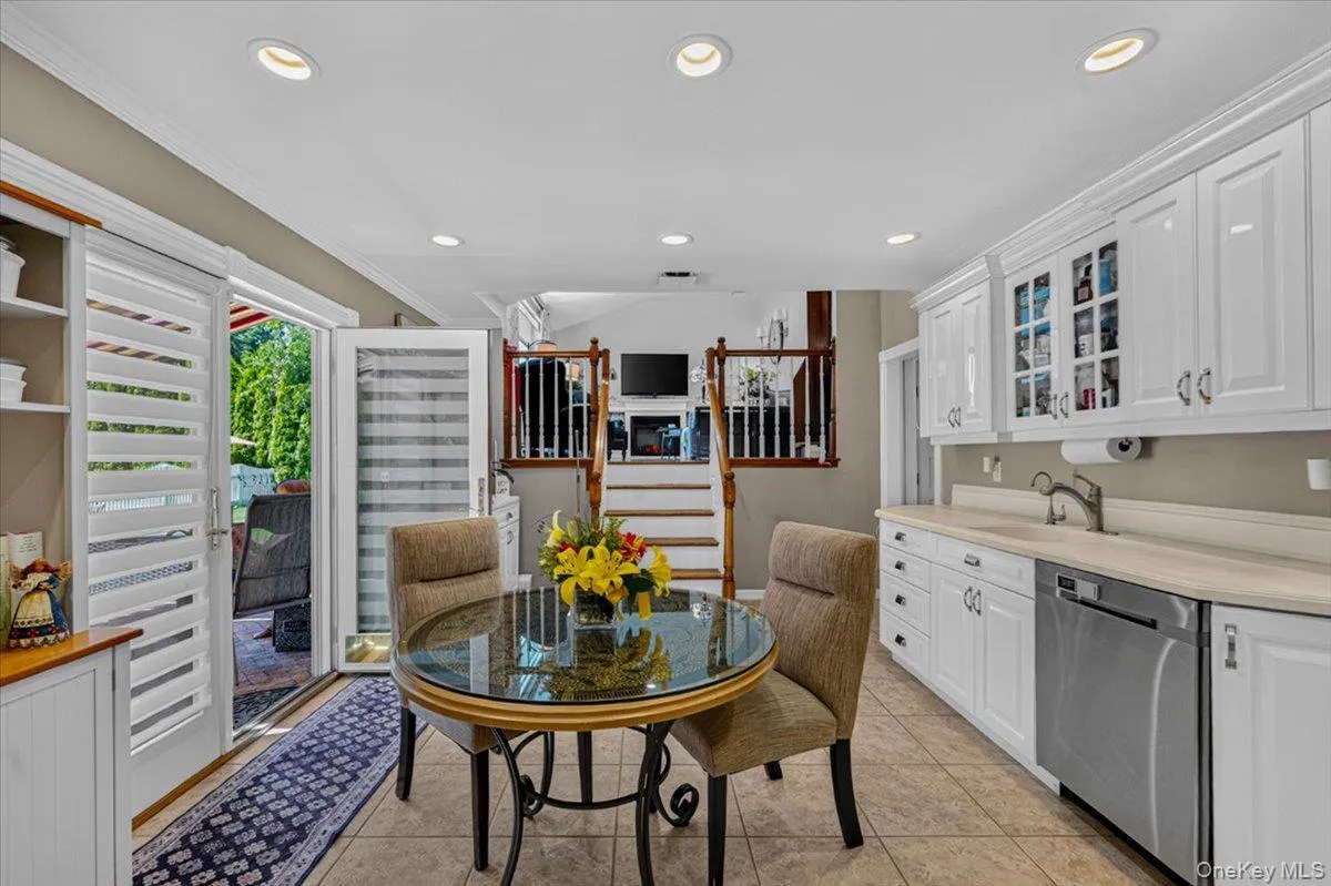 98 Florida Avenue, Smithtown, NY, 4 Bedrooms Bedrooms, 9 Rooms Rooms,4 BathroomsBathrooms,Residential,For Rent,Florida,0,1023724 98 Florida Avenue, Smithtown, NY, 4 Bedrooms Bedrooms, 9 Rooms Rooms,4 BathroomsBathrooms,Residential,For Rent,Florida,0,1023724