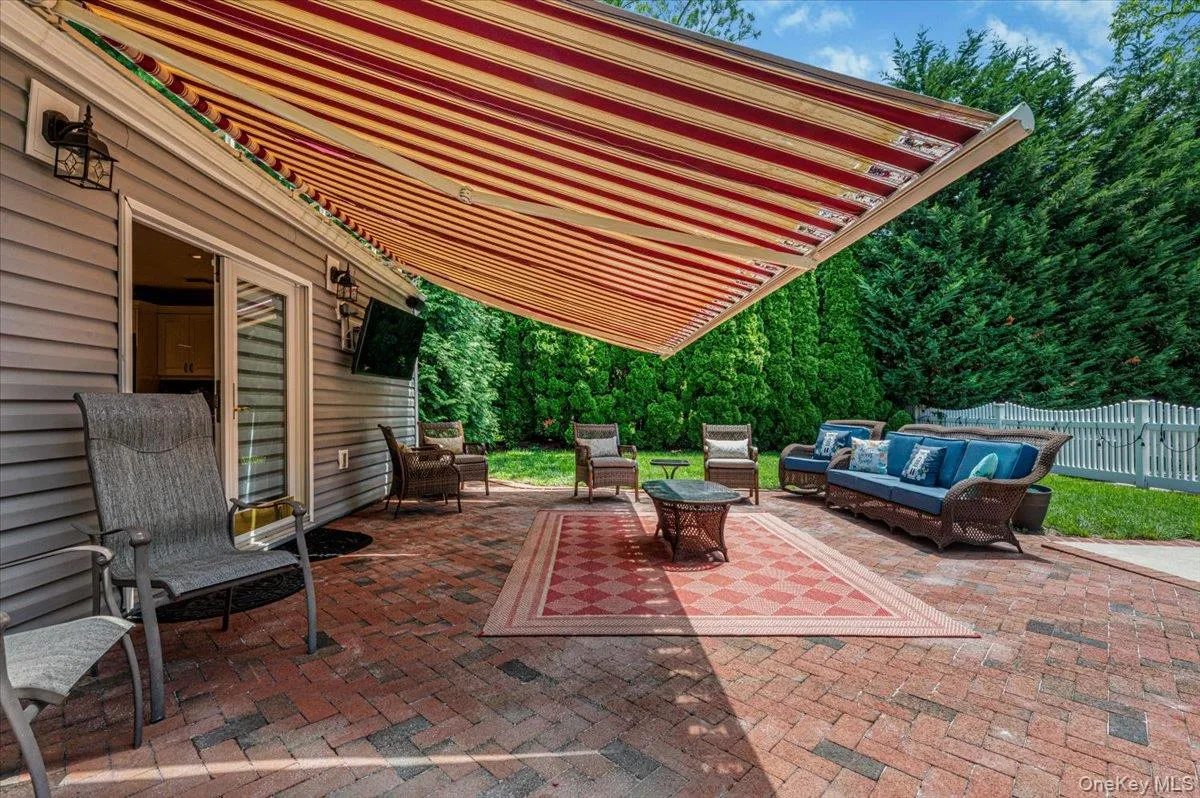 98 Florida Avenue, Smithtown, NY, 4 Bedrooms Bedrooms, 9 Rooms Rooms,4 BathroomsBathrooms,Residential,For Rent,Florida,0,1023724 98 Florida Avenue, Smithtown, NY, 4 Bedrooms Bedrooms, 9 Rooms Rooms,4 BathroomsBathrooms,Residential,For Rent,Florida,0,1023724