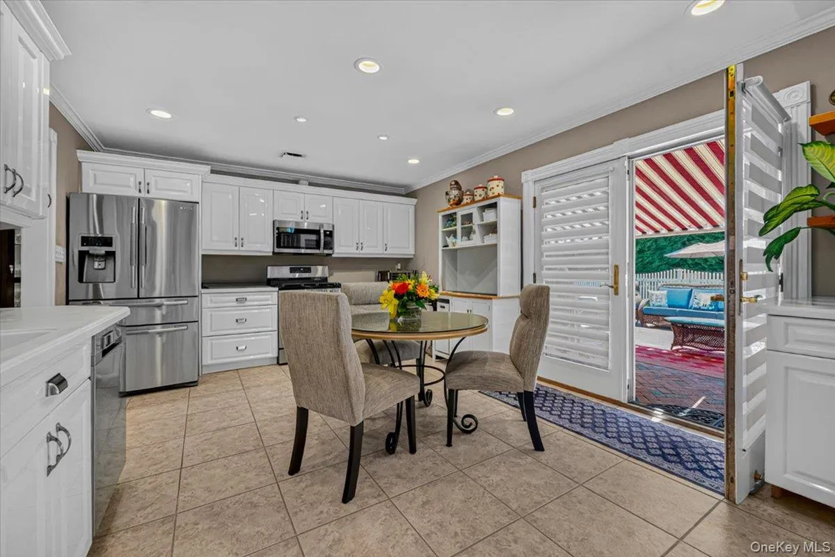 98 Florida Avenue, Smithtown, NY, 4 Bedrooms Bedrooms, 9 Rooms Rooms,4 BathroomsBathrooms,Residential,For Rent,Florida,0,1023724 98 Florida Avenue, Smithtown, NY, 4 Bedrooms Bedrooms, 9 Rooms Rooms,4 BathroomsBathrooms,Residential,For Rent,Florida,0,1023724