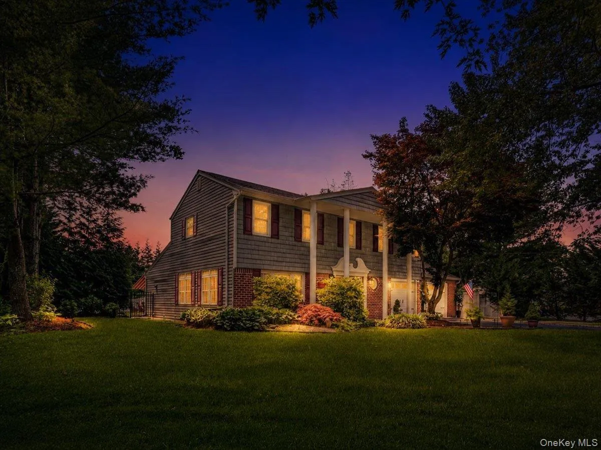 98 Florida Avenue, Smithtown, NY, 4 Bedrooms Bedrooms, 9 Rooms Rooms,4 BathroomsBathrooms,Residential,For Rent,Florida,0,1023724 98 Florida Avenue, Smithtown, NY, 4 Bedrooms Bedrooms, 9 Rooms Rooms,4 BathroomsBathrooms,Residential,For Rent,Florida,0,1023724