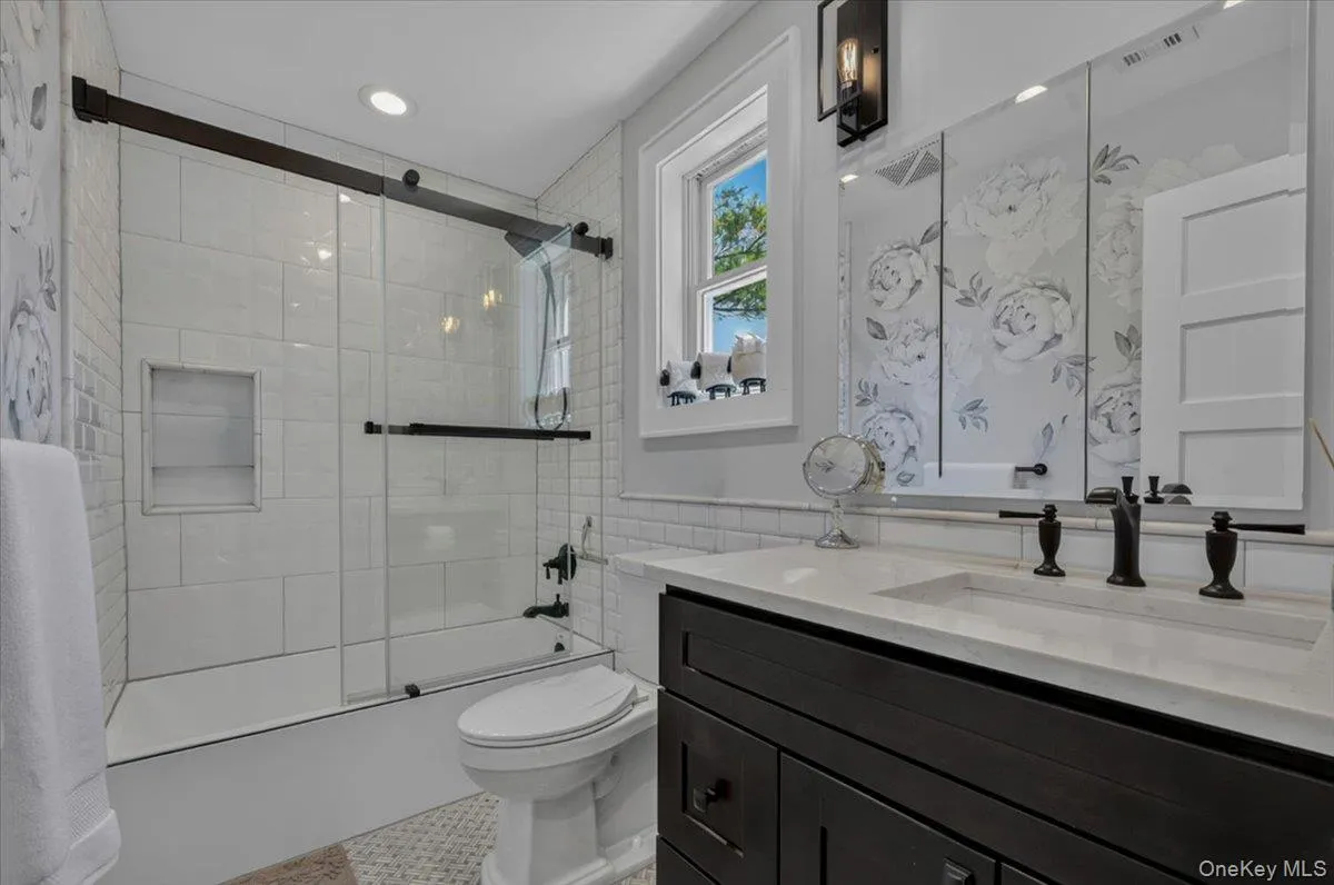 98 Florida Avenue, Smithtown, NY, 4 Bedrooms Bedrooms, 9 Rooms Rooms,4 BathroomsBathrooms,Residential,For Rent,Florida,0,1023724 98 Florida Avenue, Smithtown, NY, 4 Bedrooms Bedrooms, 9 Rooms Rooms,4 BathroomsBathrooms,Residential,For Rent,Florida,0,1023724