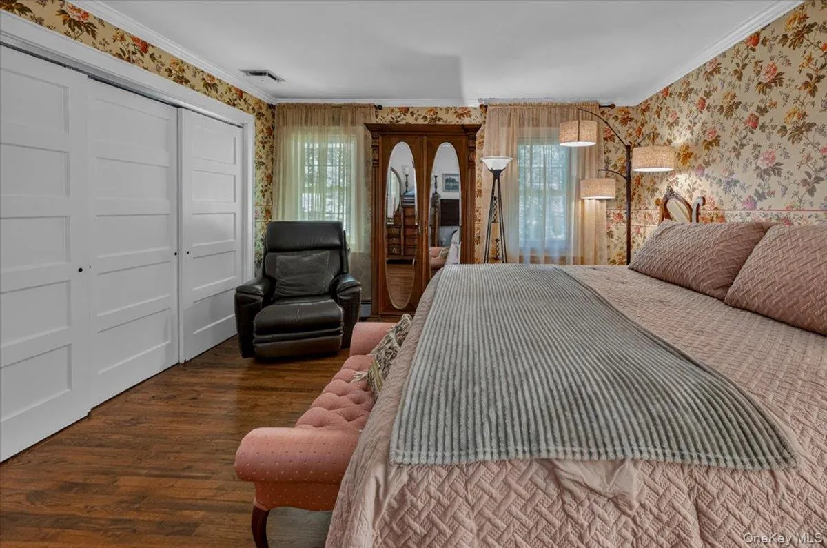98 Florida Avenue, Smithtown, NY, 4 Bedrooms Bedrooms, 9 Rooms Rooms,4 BathroomsBathrooms,Residential,For Rent,Florida,0,1023724 98 Florida Avenue, Smithtown, NY, 4 Bedrooms Bedrooms, 9 Rooms Rooms,4 BathroomsBathrooms,Residential,For Rent,Florida,0,1023724
