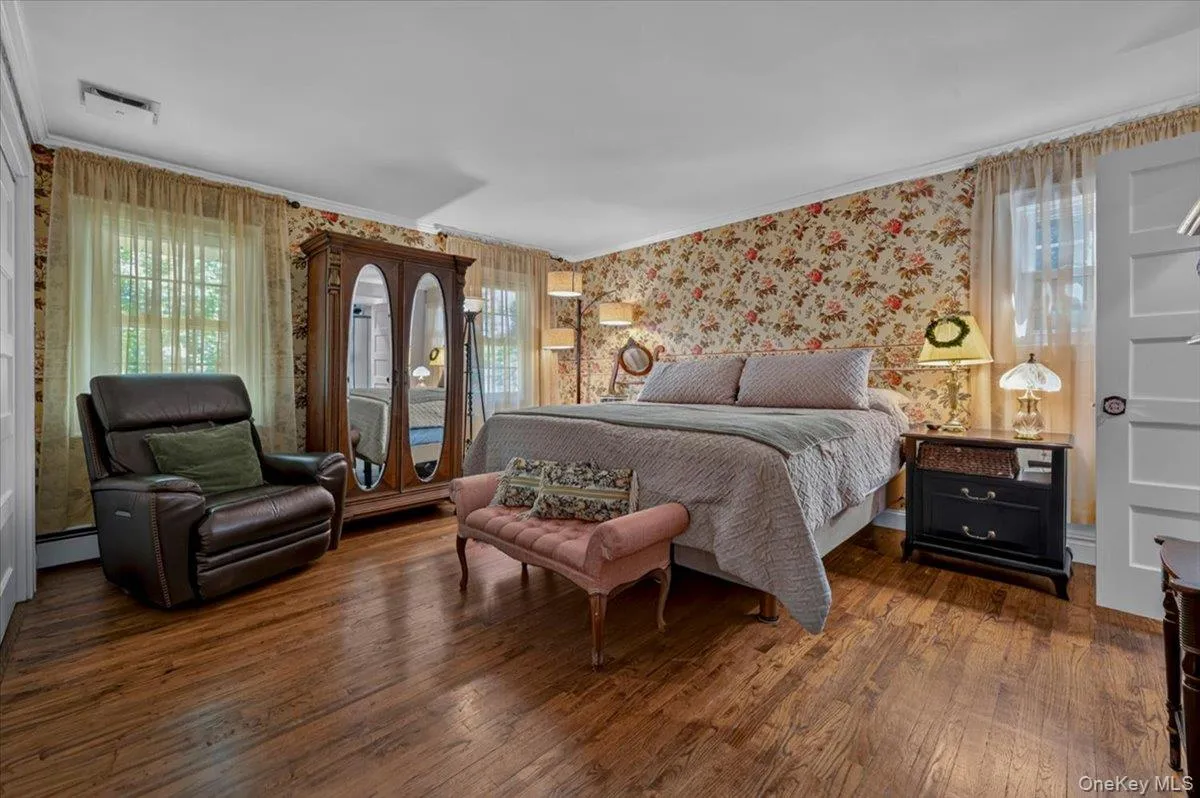 98 Florida Avenue, Smithtown, NY, 4 Bedrooms Bedrooms, 9 Rooms Rooms,4 BathroomsBathrooms,Residential,For Rent,Florida,0,1023724 98 Florida Avenue, Smithtown, NY, 4 Bedrooms Bedrooms, 9 Rooms Rooms,4 BathroomsBathrooms,Residential,For Rent,Florida,0,1023724