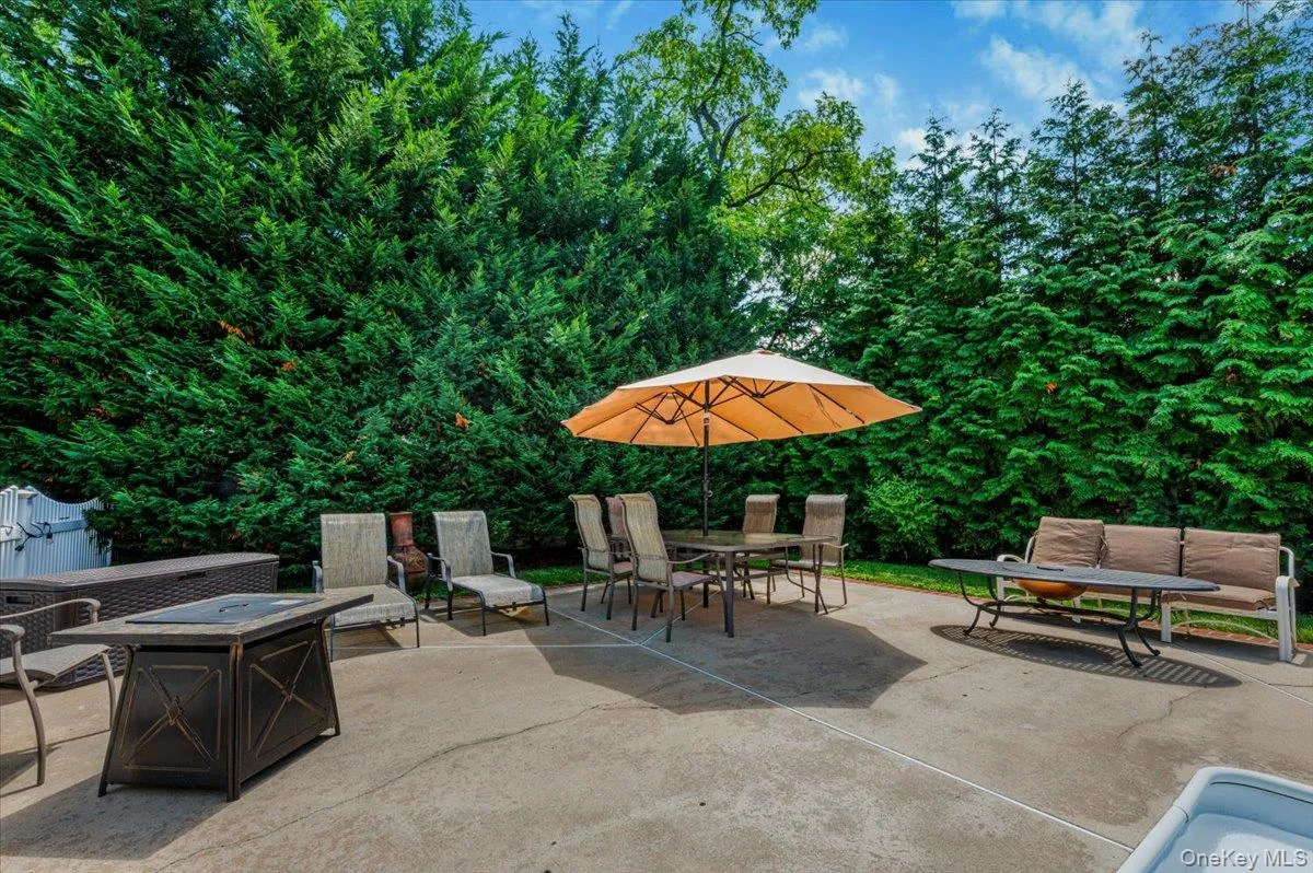 98 Florida Avenue, Smithtown, NY, 4 Bedrooms Bedrooms, 9 Rooms Rooms,4 BathroomsBathrooms,Residential,For Rent,Florida,0,1023724 98 Florida Avenue, Smithtown, NY, 4 Bedrooms Bedrooms, 9 Rooms Rooms,4 BathroomsBathrooms,Residential,For Rent,Florida,0,1023724