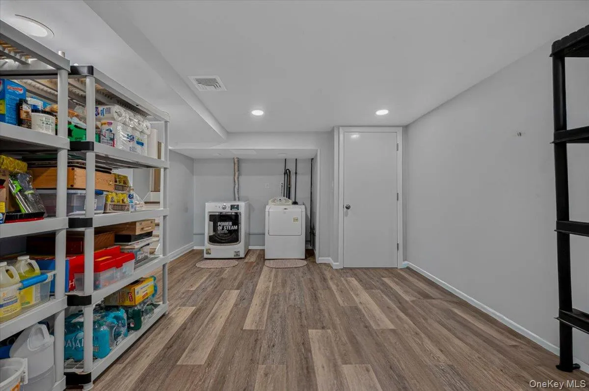 98 Florida Avenue, Smithtown, NY, 4 Bedrooms Bedrooms, 9 Rooms Rooms,4 BathroomsBathrooms,Residential,For Rent,Florida,0,1023724 98 Florida Avenue, Smithtown, NY, 4 Bedrooms Bedrooms, 9 Rooms Rooms,4 BathroomsBathrooms,Residential,For Rent,Florida,0,1023724