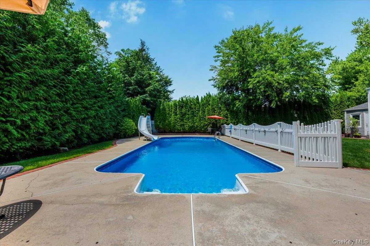 98 Florida Avenue, Smithtown, NY, 4 Bedrooms Bedrooms, 9 Rooms Rooms,4 BathroomsBathrooms,Residential,For Rent,Florida,0,1023724 98 Florida Avenue, Smithtown, NY, 4 Bedrooms Bedrooms, 9 Rooms Rooms,4 BathroomsBathrooms,Residential,For Rent,Florida,0,1023724