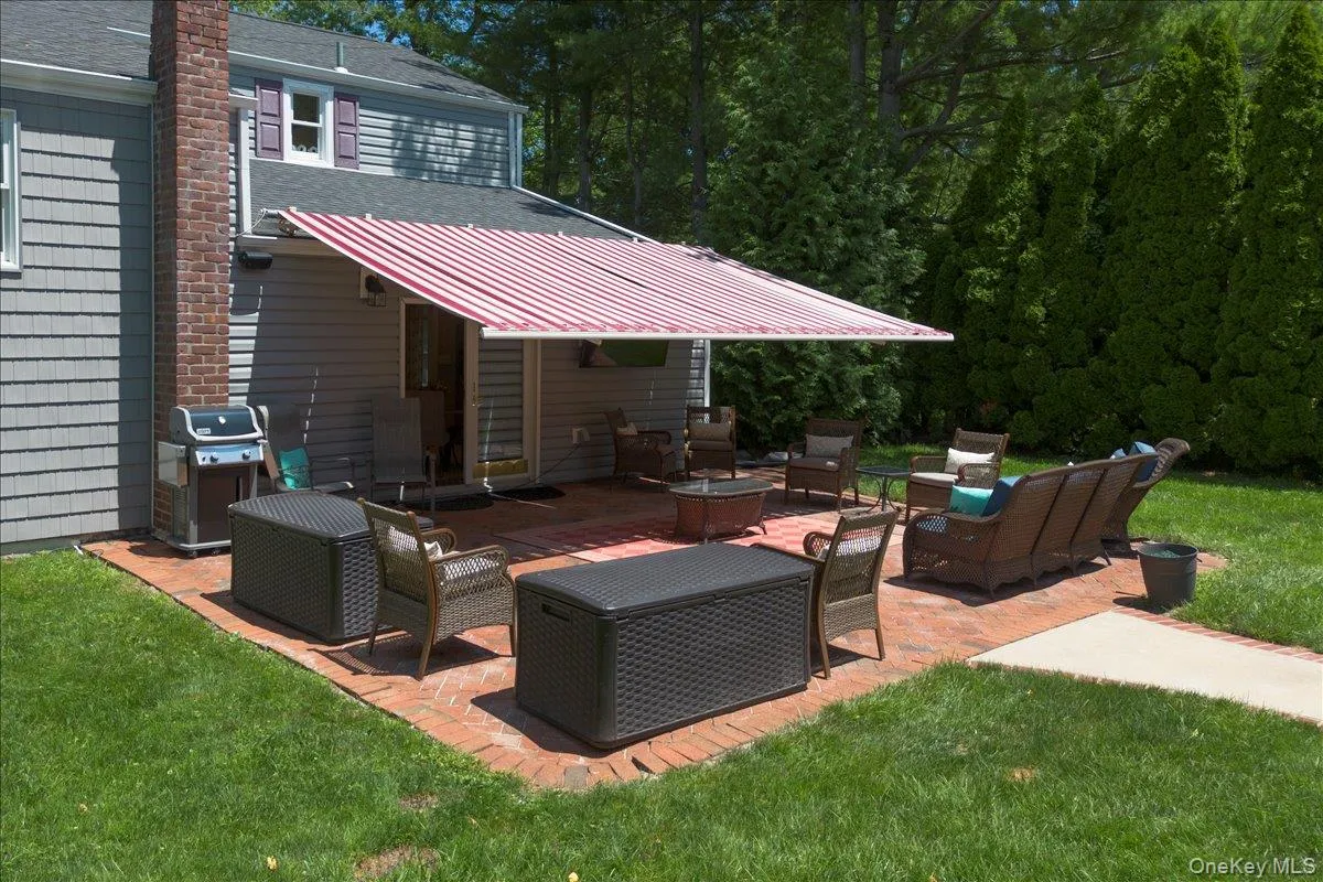 98 Florida Avenue, Smithtown, NY, 4 Bedrooms Bedrooms, 9 Rooms Rooms,4 BathroomsBathrooms,Residential,For Rent,Florida,0,1023724 98 Florida Avenue, Smithtown, NY, 4 Bedrooms Bedrooms, 9 Rooms Rooms,4 BathroomsBathrooms,Residential,For Rent,Florida,0,1023724