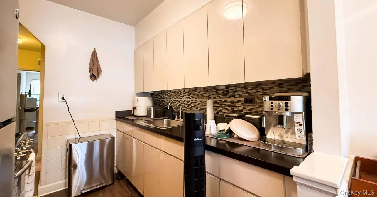2560 49th Street, New York, NY, 2 Bedrooms Bedrooms, 5 Rooms Rooms,1 BathroomBathrooms,Residential Lease,For Rent,49th,0,1023730 2560 49th Street, New York, NY, 2 Bedrooms Bedrooms, 5 Rooms Rooms,1 BathroomBathrooms,Residential Lease,For Rent,49th,0,1023730