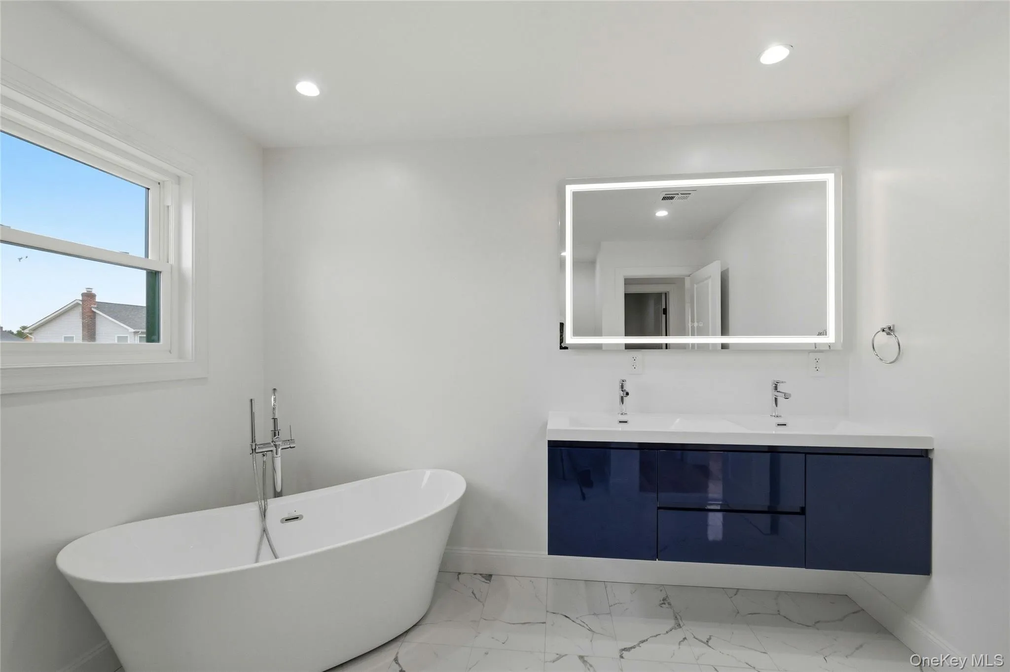 1104 Washington Avenue, North Hempstead, NY, 5 Bedrooms Bedrooms, 12 Rooms Rooms,4 BathroomsBathrooms,Residential,For Rent,Washington,0,1023735 1104 Washington Avenue, North Hempstead, NY, 5 Bedrooms Bedrooms, 12 Rooms Rooms,4 BathroomsBathrooms,Residential,For Rent,Washington,0,1023735