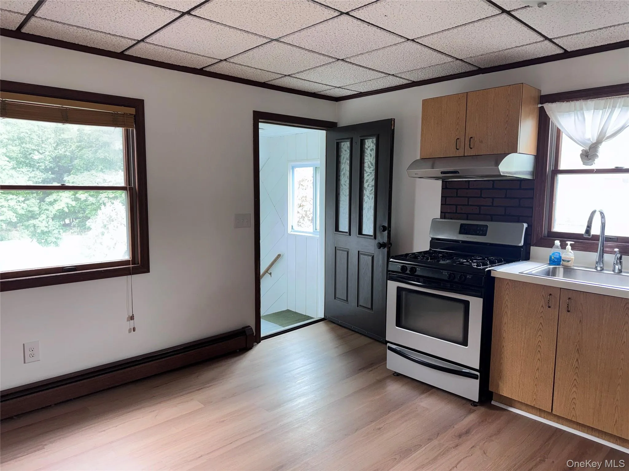 7 Grand Street, Warwick (town), NY, 2 Bedrooms Bedrooms, 4 Rooms Rooms,1 BathroomBathrooms,Residential Lease,For Rent,Grand,0,1023736 7 Grand Street, Warwick (town), NY, 2 Bedrooms Bedrooms, 4 Rooms Rooms,1 BathroomBathrooms,Residential Lease,For Rent,Grand,0,1023736