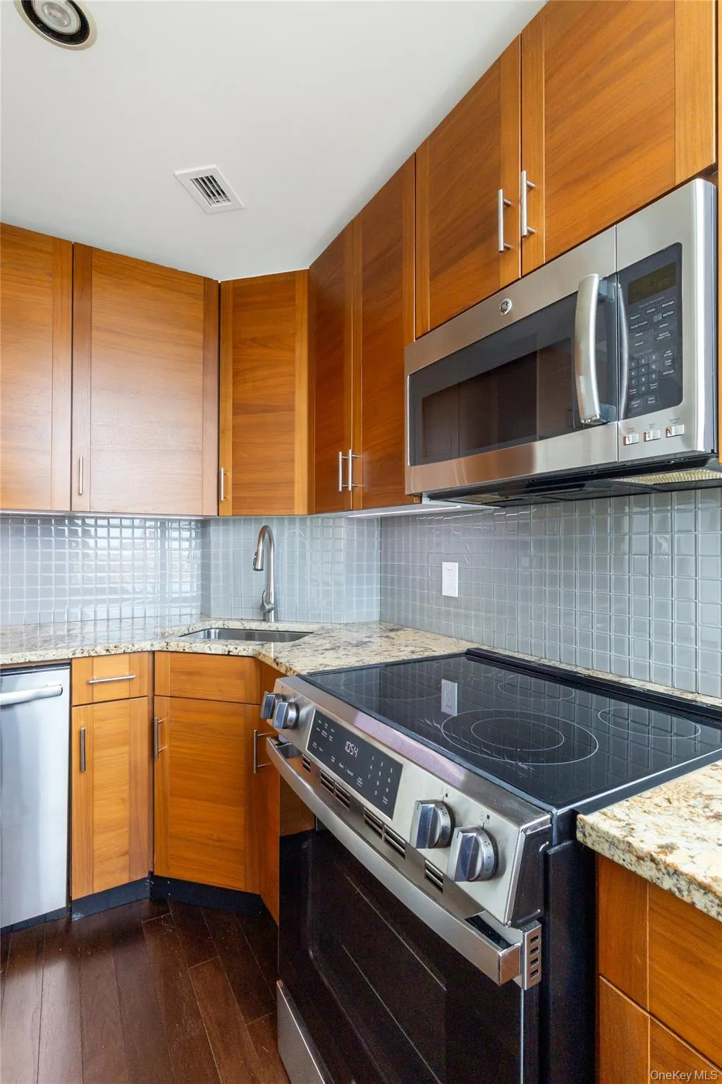 10820 71st Avenue, New York, NY, 1 Bedroom Bedrooms, 4 Rooms Rooms,1 BathroomBathrooms,Residential,For Rent,71st,0,1023741 10820 71st Avenue, New York, NY, 1 Bedroom Bedrooms, 4 Rooms Rooms,1 BathroomBathrooms,Residential,For Rent,71st,0,1023741
