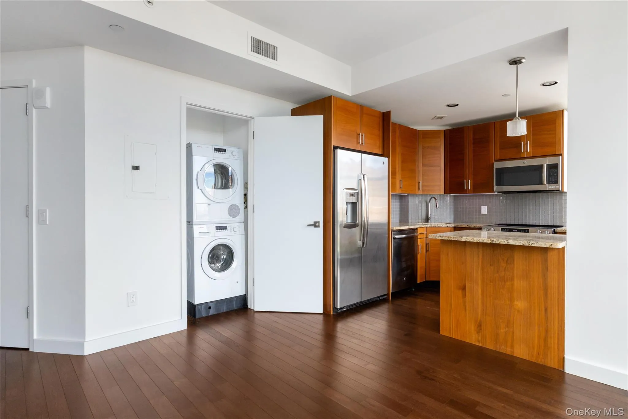 10820 71st Avenue, New York, NY, 1 Bedroom Bedrooms, 4 Rooms Rooms,1 BathroomBathrooms,Residential,For Rent,71st,0,1023741 10820 71st Avenue, New York, NY, 1 Bedroom Bedrooms, 4 Rooms Rooms,1 BathroomBathrooms,Residential,For Rent,71st,0,1023741
