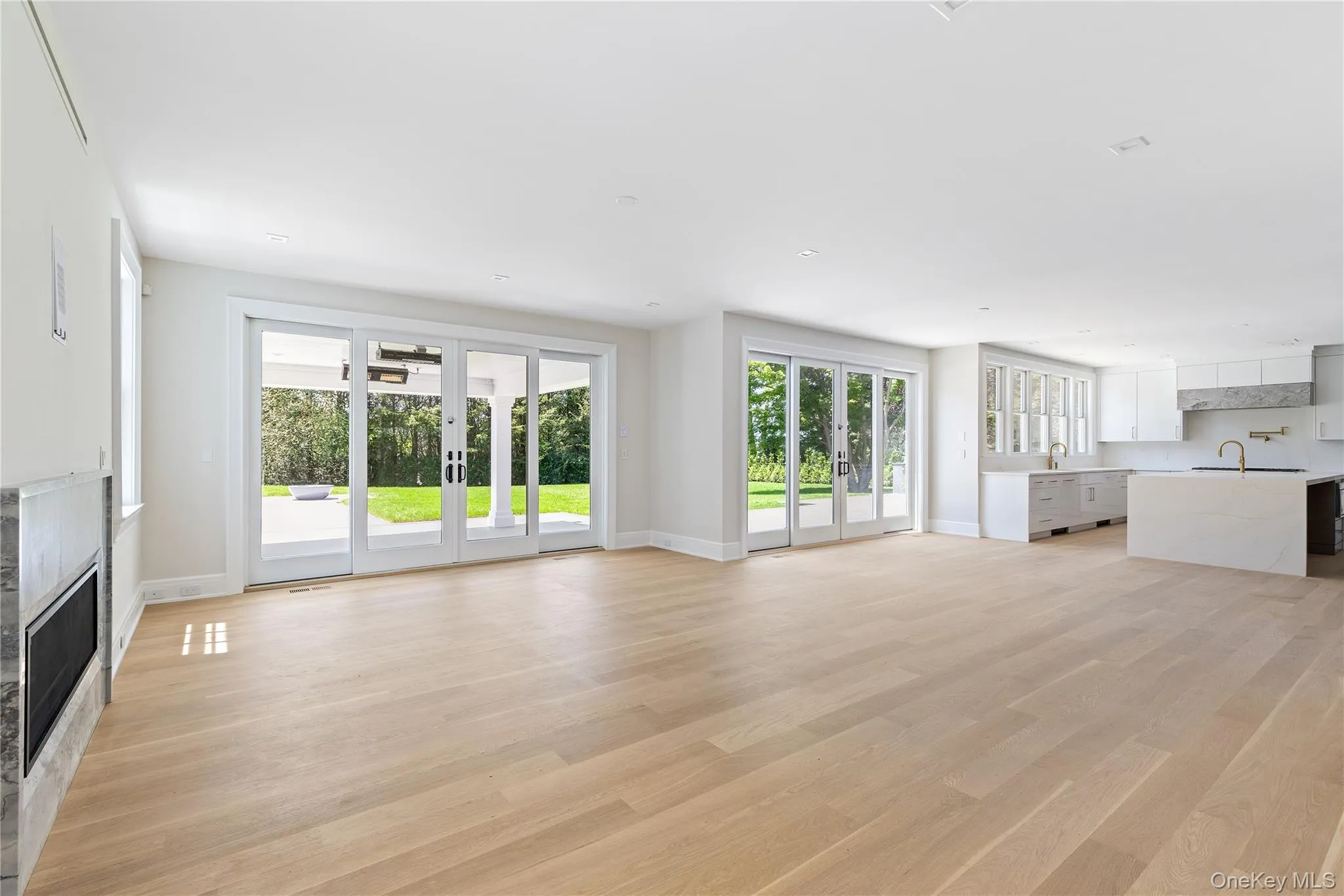 Designed for modern living, the spacious family room enjoys seamless flow to the kitchen and exceptional views across the surrounding grounds. Designed for modern living, the spacious family room enjoys seamless flow to the kitchen and exceptional views across the surrounding grounds.
