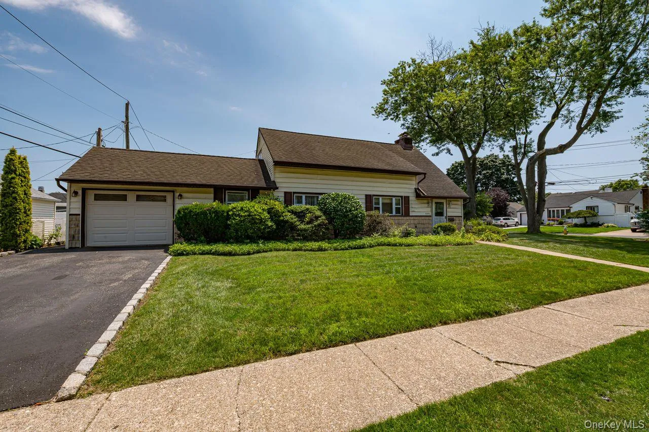 2052 Wilson Lane, Hempstead, NY, 4 Bedrooms Bedrooms, 6 Rooms Rooms,2 BathroomsBathrooms,Residential,For Rent,Wilson,0,1023768 2052 Wilson Lane, Hempstead, NY, 4 Bedrooms Bedrooms, 6 Rooms Rooms,2 BathroomsBathrooms,Residential,For Rent,Wilson,0,1023768