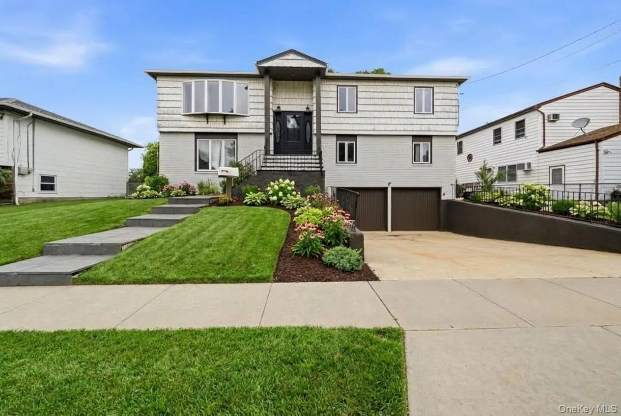 23 3rd Avenue, Oyster Bay, NY, 9 Bedrooms Bedrooms, 14 Rooms Rooms,3 BathroomsBathrooms,Residential,For Rent,3rd,0,1023777 23 3rd Avenue, Oyster Bay, NY, 9 Bedrooms Bedrooms, 14 Rooms Rooms,3 BathroomsBathrooms,Residential,For Rent,3rd,0,1023777