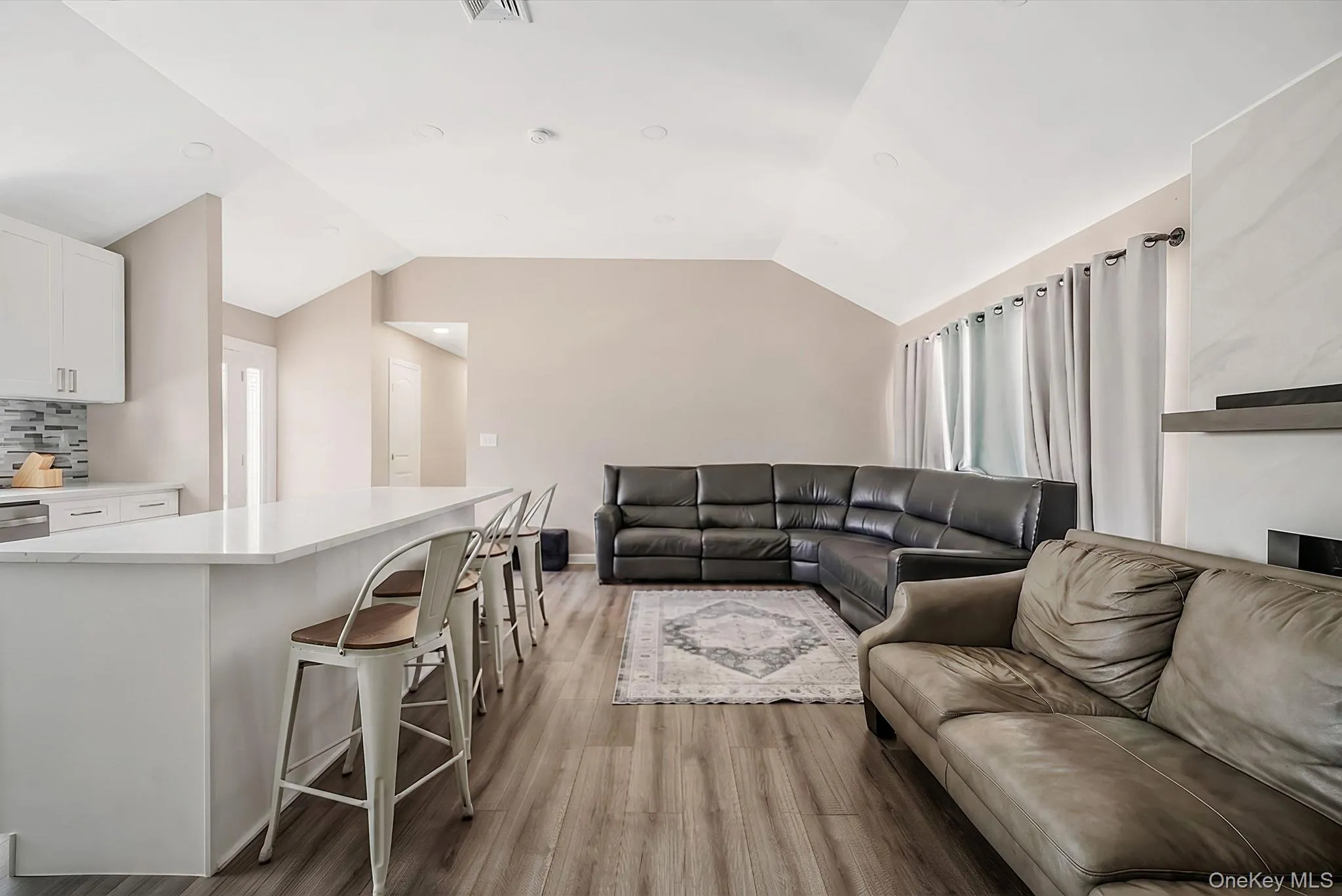 28 High Street, Oyster Bay, NY, 3 Bedrooms Bedrooms, 7 Rooms Rooms,2 BathroomsBathrooms,Residential,For Rent,High,0,1023778 28 High Street, Oyster Bay, NY, 3 Bedrooms Bedrooms, 7 Rooms Rooms,2 BathroomsBathrooms,Residential,For Rent,High,0,1023778