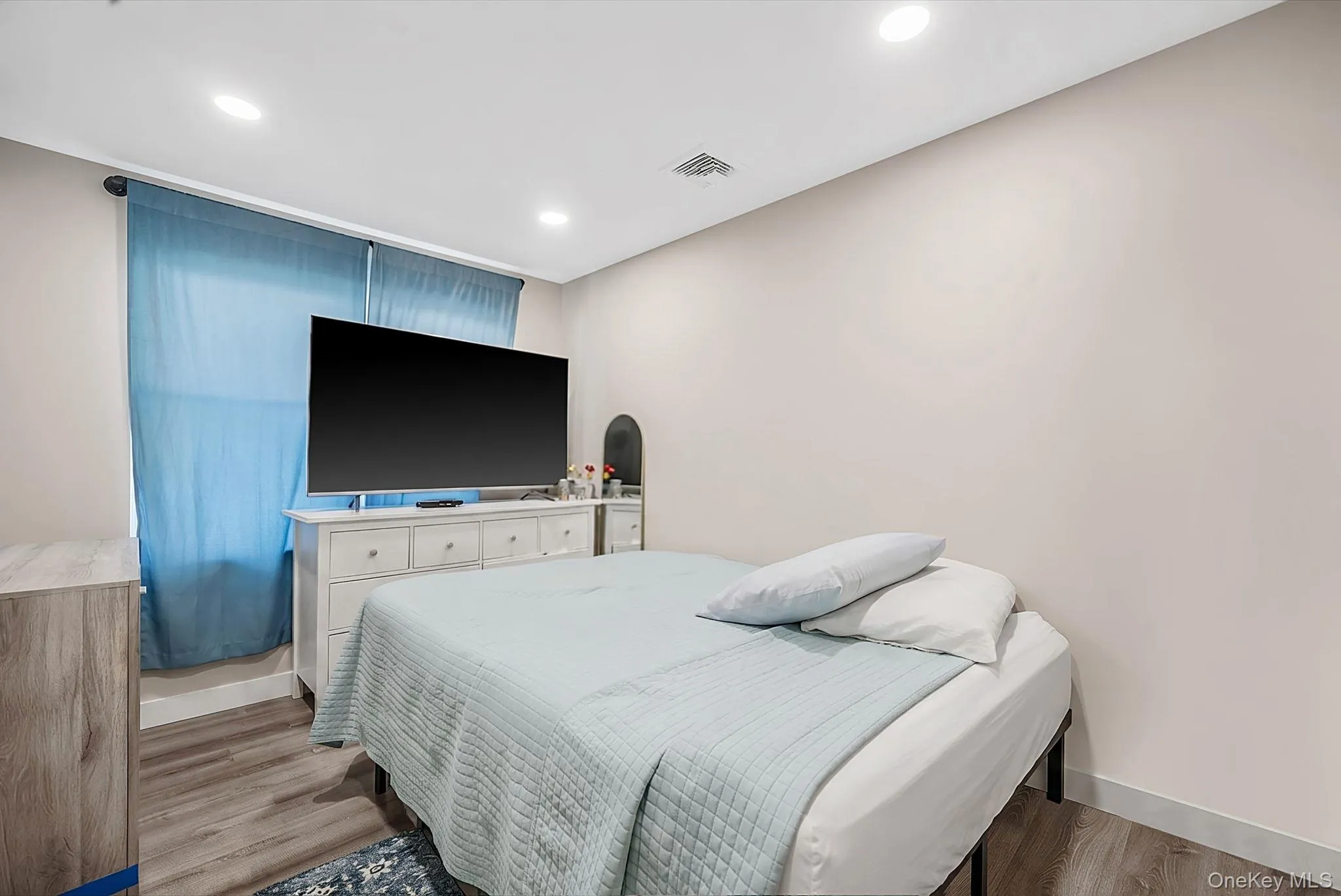 28 High Street, Oyster Bay, NY, 3 Bedrooms Bedrooms, 7 Rooms Rooms,2 BathroomsBathrooms,Residential,For Rent,High,0,1023778 28 High Street, Oyster Bay, NY, 3 Bedrooms Bedrooms, 7 Rooms Rooms,2 BathroomsBathrooms,Residential,For Rent,High,0,1023778