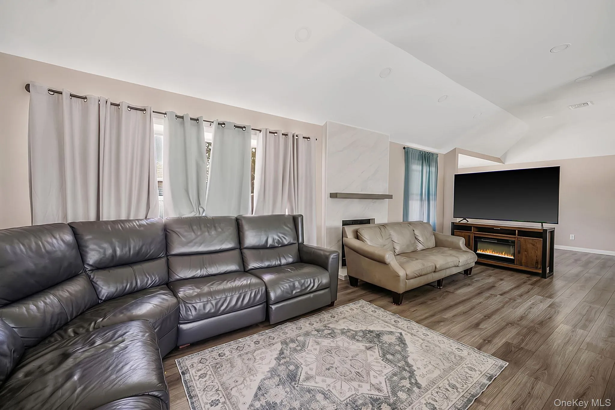 28 High Street, Oyster Bay, NY, 3 Bedrooms Bedrooms, 7 Rooms Rooms,2 BathroomsBathrooms,Residential,For Rent,High,0,1023778 28 High Street, Oyster Bay, NY, 3 Bedrooms Bedrooms, 7 Rooms Rooms,2 BathroomsBathrooms,Residential,For Rent,High,0,1023778