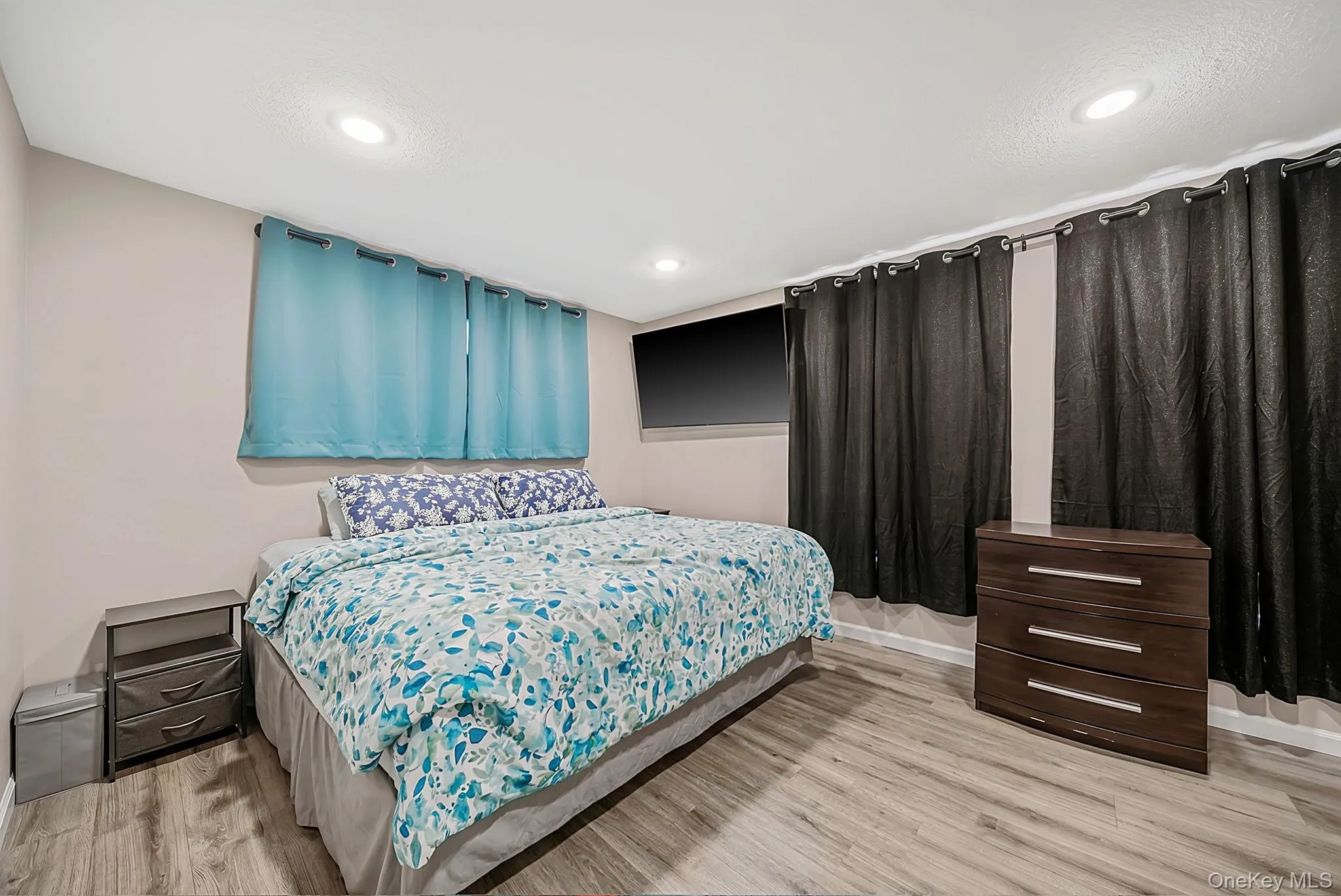 28 High Street, Oyster Bay, NY, 3 Bedrooms Bedrooms, 7 Rooms Rooms,2 BathroomsBathrooms,Residential,For Rent,High,0,1023778 28 High Street, Oyster Bay, NY, 3 Bedrooms Bedrooms, 7 Rooms Rooms,2 BathroomsBathrooms,Residential,For Rent,High,0,1023778