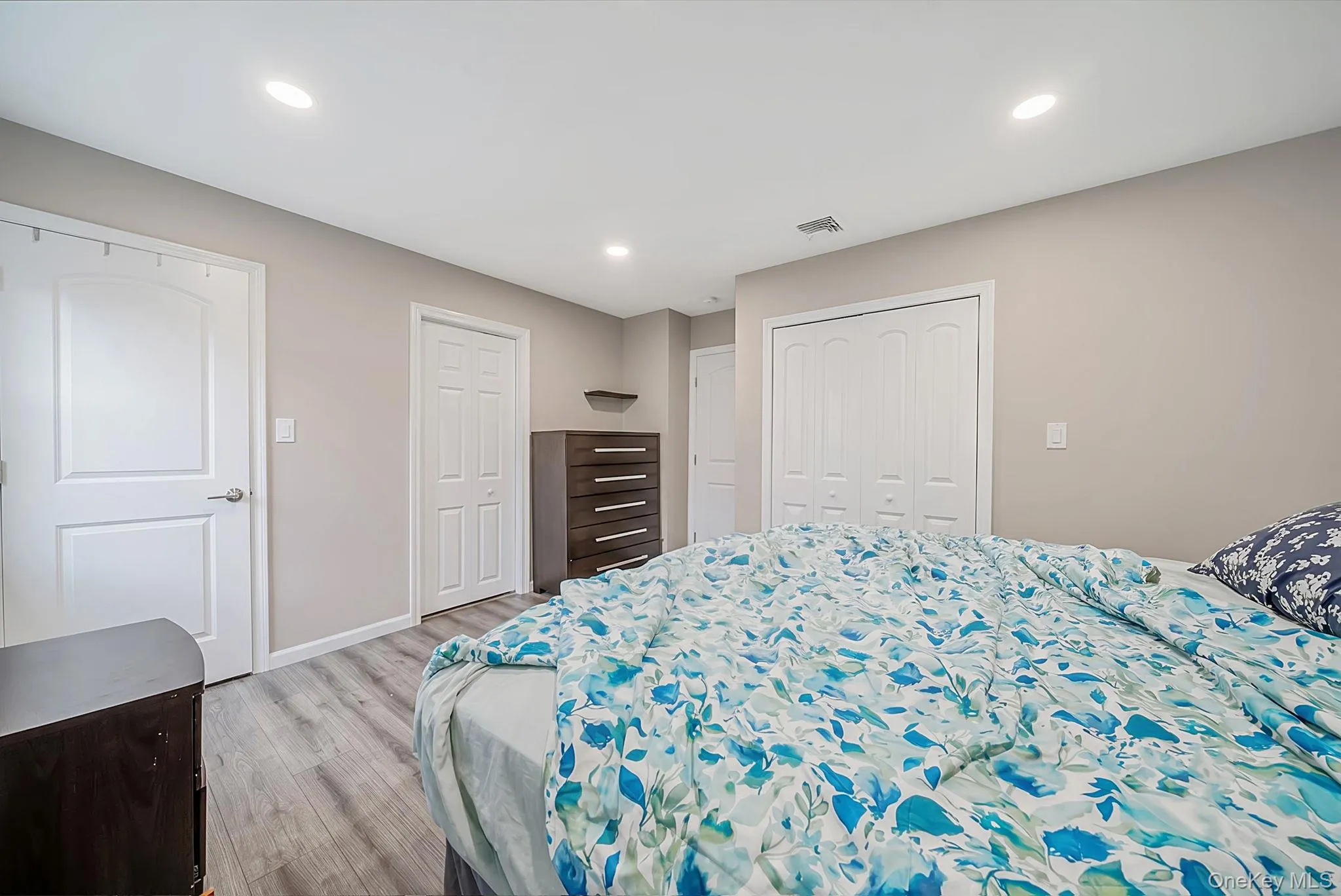 28 High Street, Oyster Bay, NY, 3 Bedrooms Bedrooms, 7 Rooms Rooms,2 BathroomsBathrooms,Residential,For Rent,High,0,1023778 28 High Street, Oyster Bay, NY, 3 Bedrooms Bedrooms, 7 Rooms Rooms,2 BathroomsBathrooms,Residential,For Rent,High,0,1023778