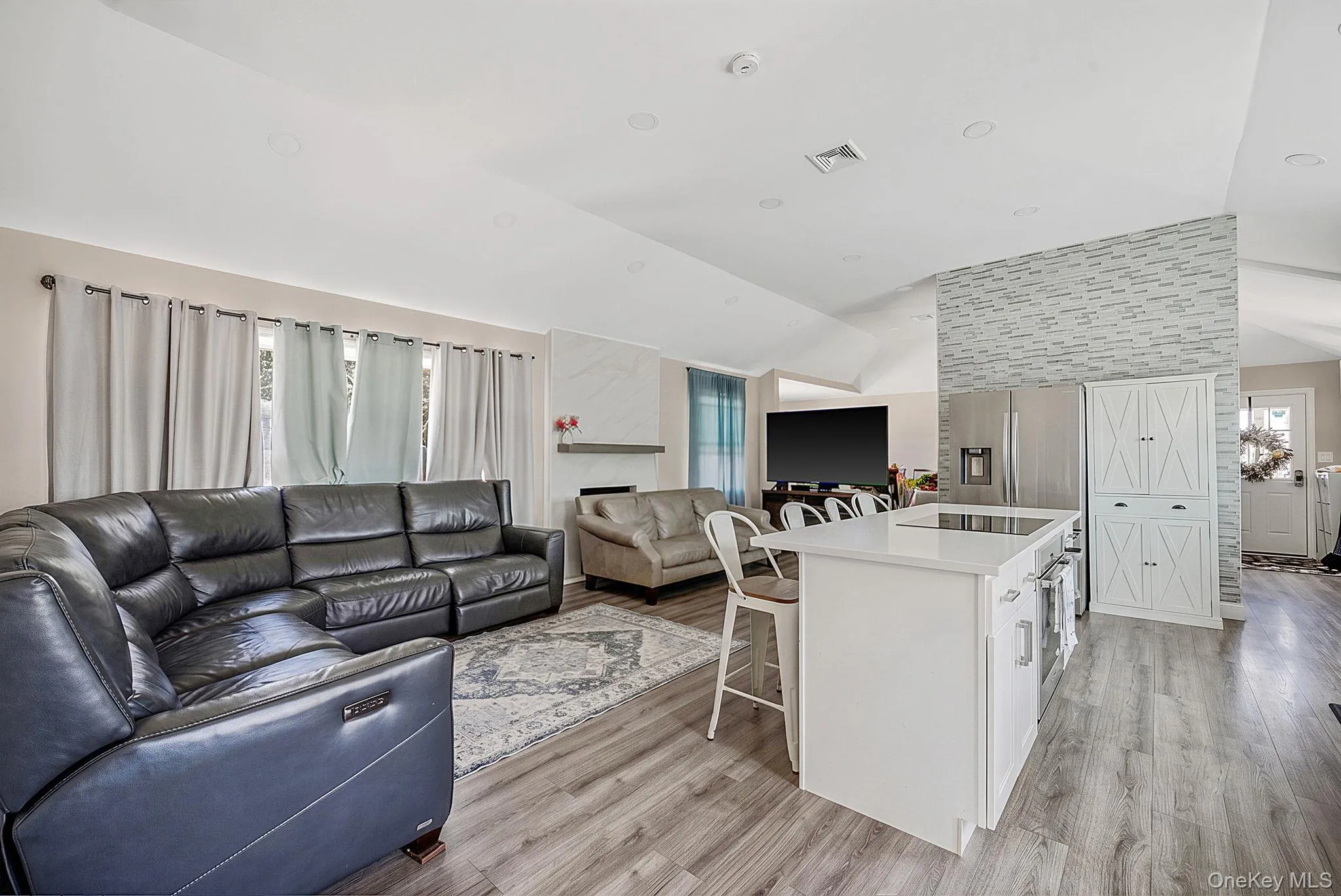 28 High Street, Oyster Bay, NY, 3 Bedrooms Bedrooms, 7 Rooms Rooms,2 BathroomsBathrooms,Residential,For Rent,High,0,1023778 28 High Street, Oyster Bay, NY, 3 Bedrooms Bedrooms, 7 Rooms Rooms,2 BathroomsBathrooms,Residential,For Rent,High,0,1023778