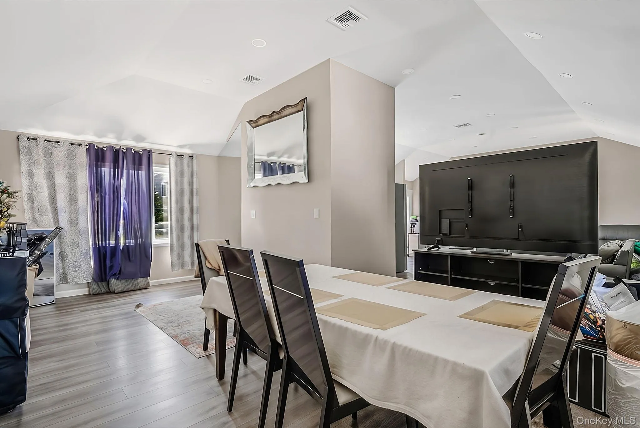 28 High Street, Oyster Bay, NY, 3 Bedrooms Bedrooms, 7 Rooms Rooms,2 BathroomsBathrooms,Residential,For Rent,High,0,1023778 28 High Street, Oyster Bay, NY, 3 Bedrooms Bedrooms, 7 Rooms Rooms,2 BathroomsBathrooms,Residential,For Rent,High,0,1023778