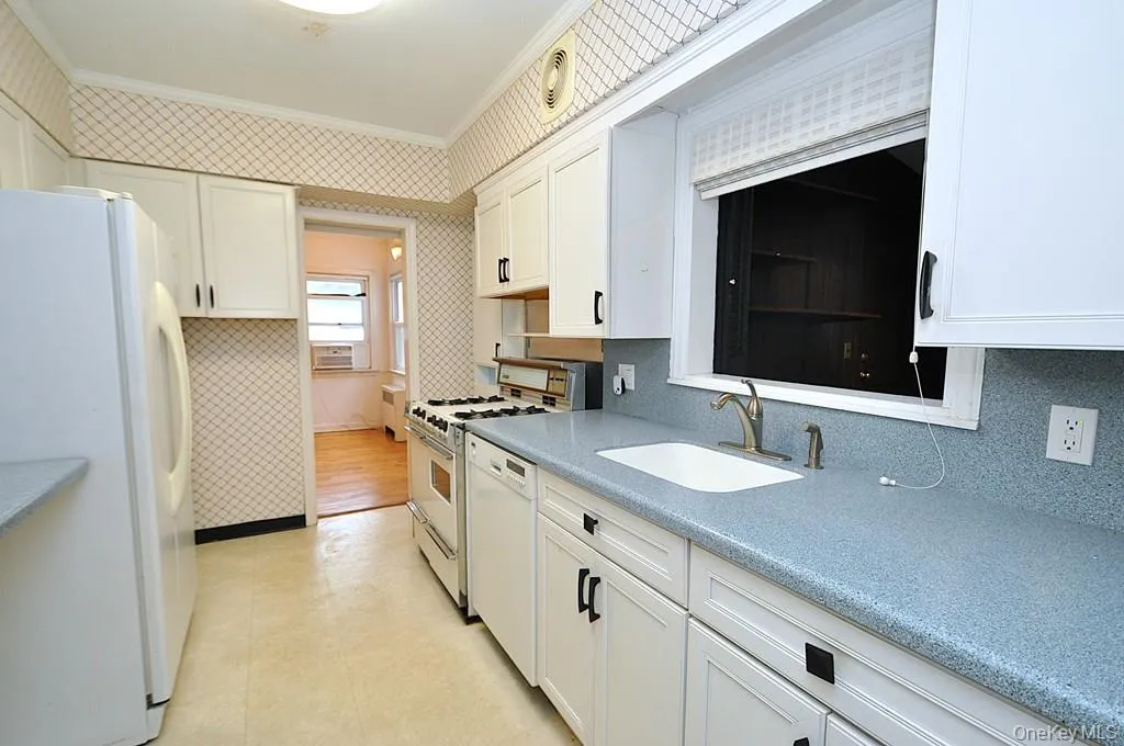 The kitchen has a pass thru to the family room and also a door leading to the utility room/laundry room and access to the back yard. The kitchen has a pass thru to the family room and also a door leading to the utility room/laundry room and access to the back yard.