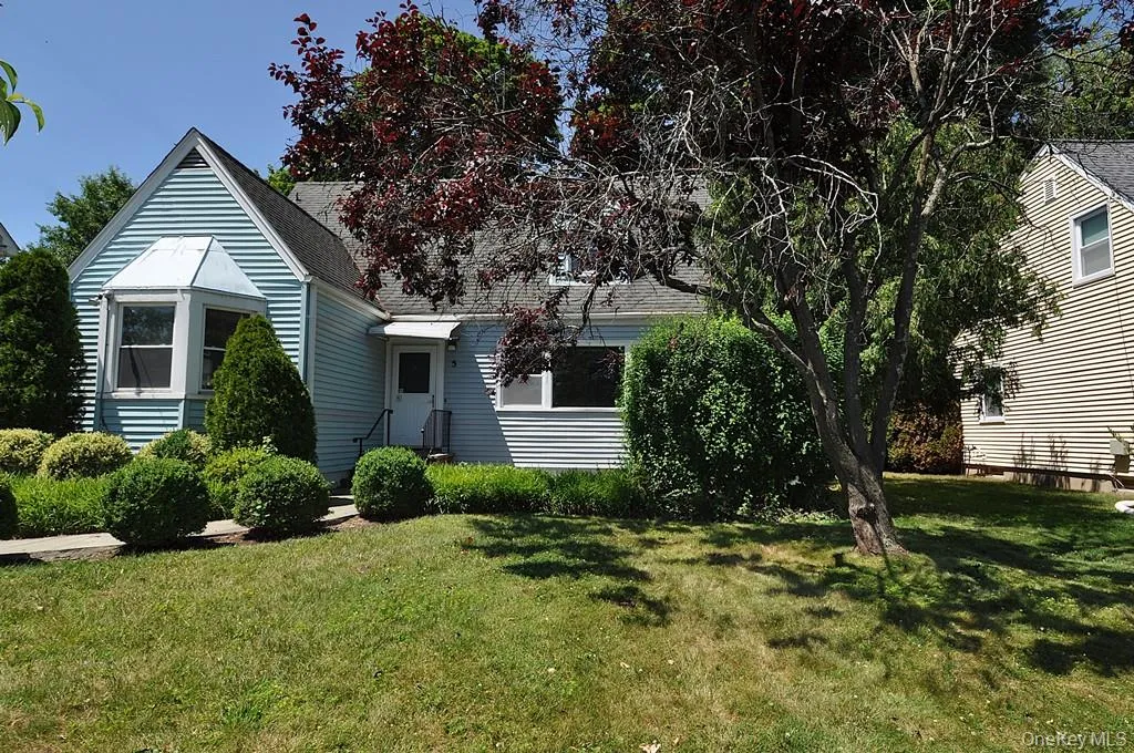 The 4 bedroom, 2 bath Cape Cod home is located in the Huntley section of Eastchester. The home is approx 1,700 sq ft and has a detached one car garage The 4 bedroom, 2 bath Cape Cod home is located in the Huntley section of Eastchester. The home is approx 1,700 sq ft and has a detached one car garage