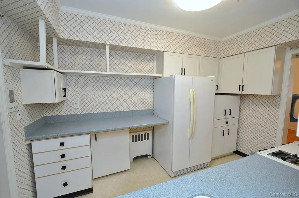 The kitchen has a pass thru to the family room and also a door leading to the utility room/laundry room and access to the back yard. The kitchen has a pass thru to the family room and also a door leading to the utility room/laundry room and access to the back yard.